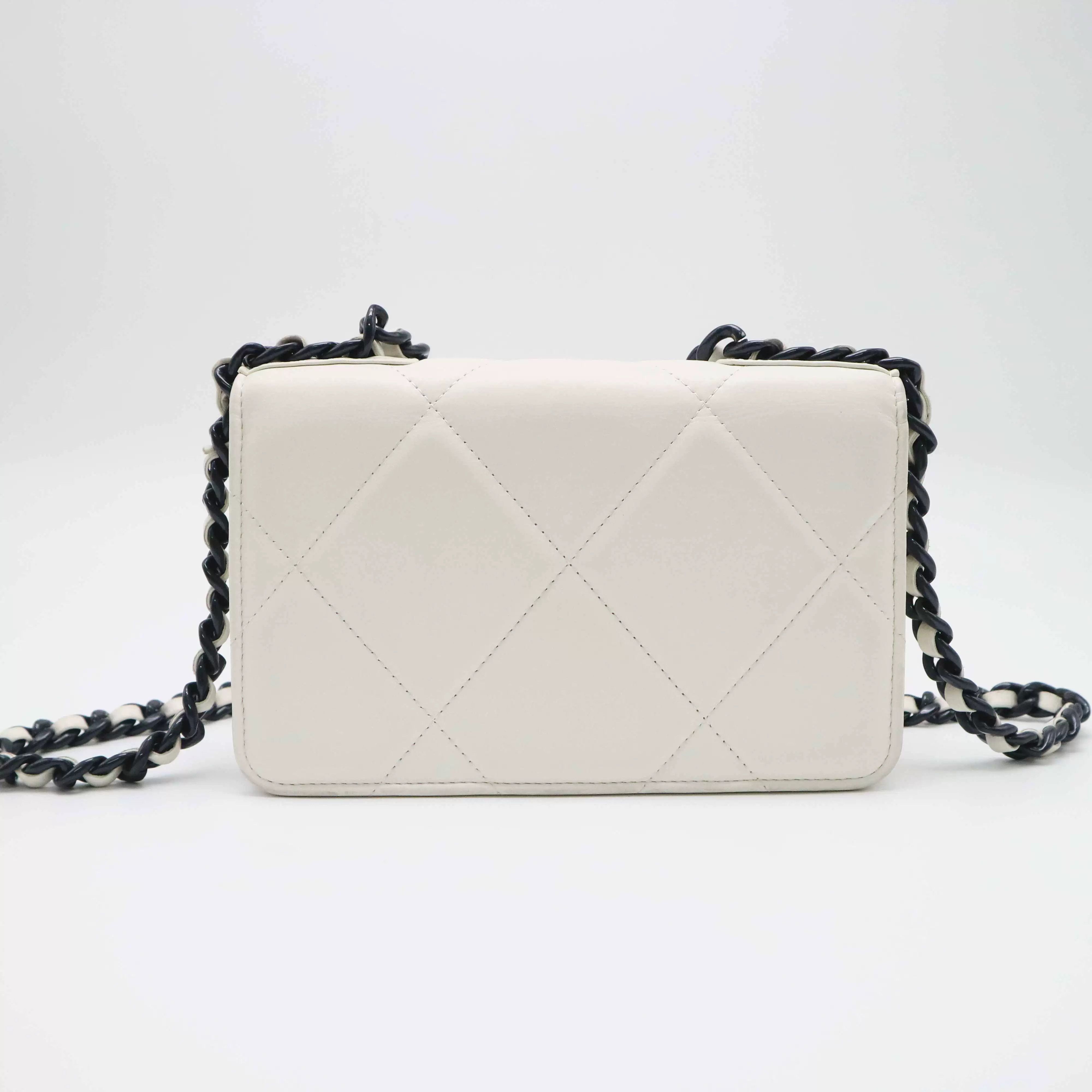 Chanel Pre-loved Bag Very good condition Size ONE SIZE - 3 Thumbnail