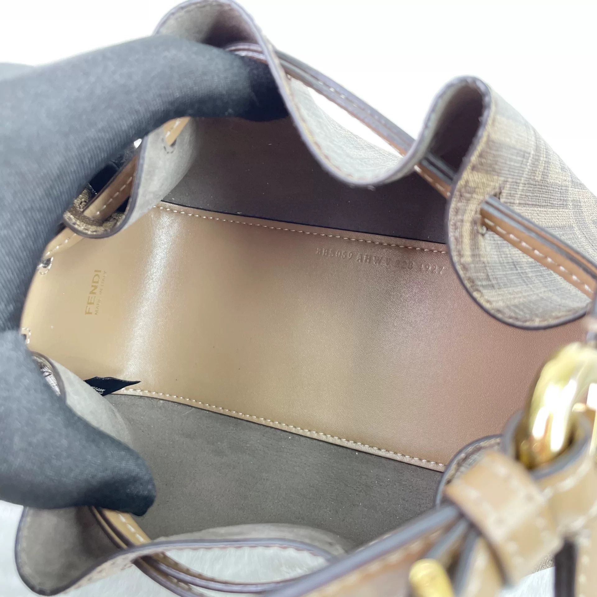 Fendi Pre-loved Bag Very good condition Size ONE SIZE - 9 Thumbnail