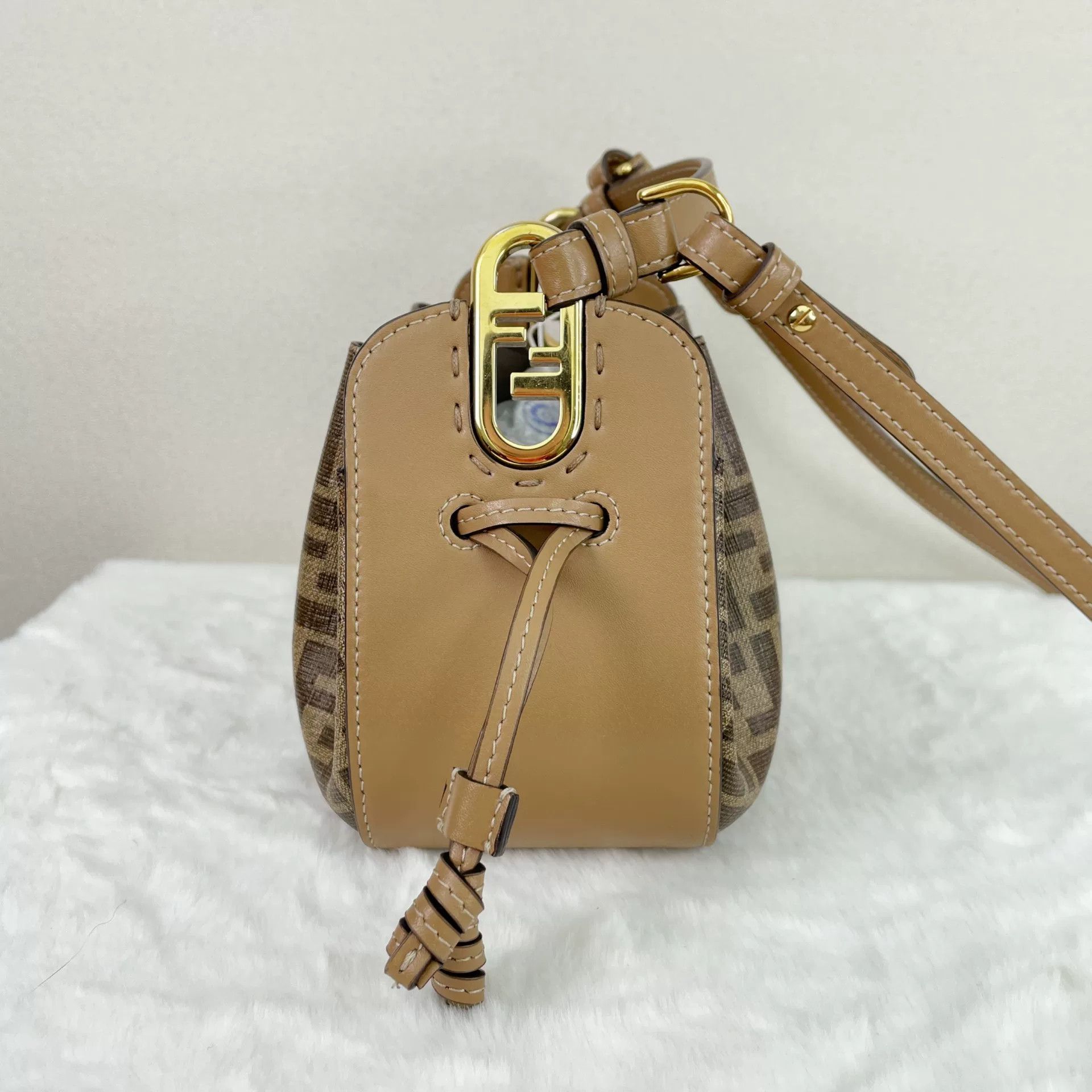 Fendi Pre-loved Bag Very good condition Size ONE SIZE - 3 Thumbnail