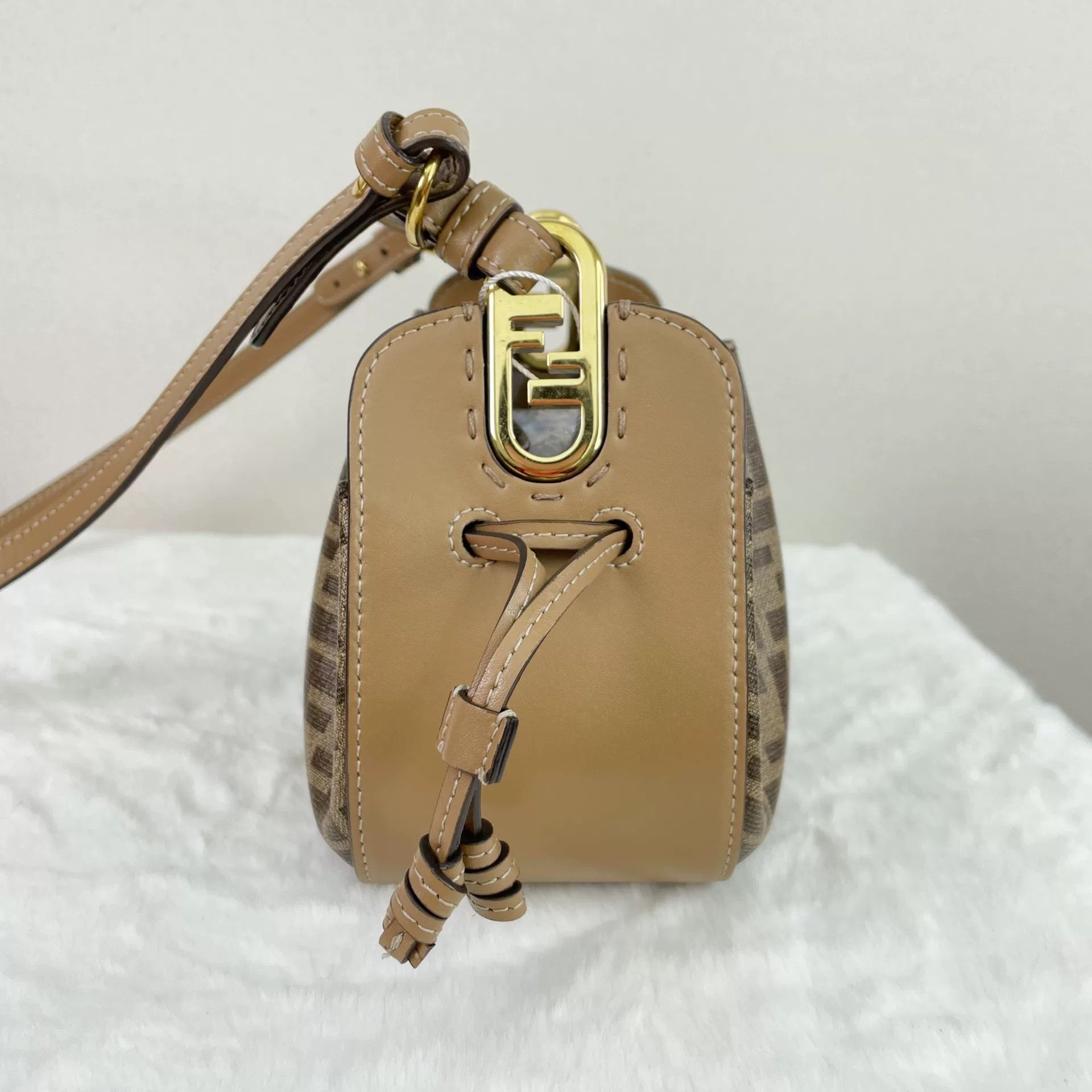 Fendi Pre-loved Bag Very good condition Size ONE SIZE - 4 Thumbnail
