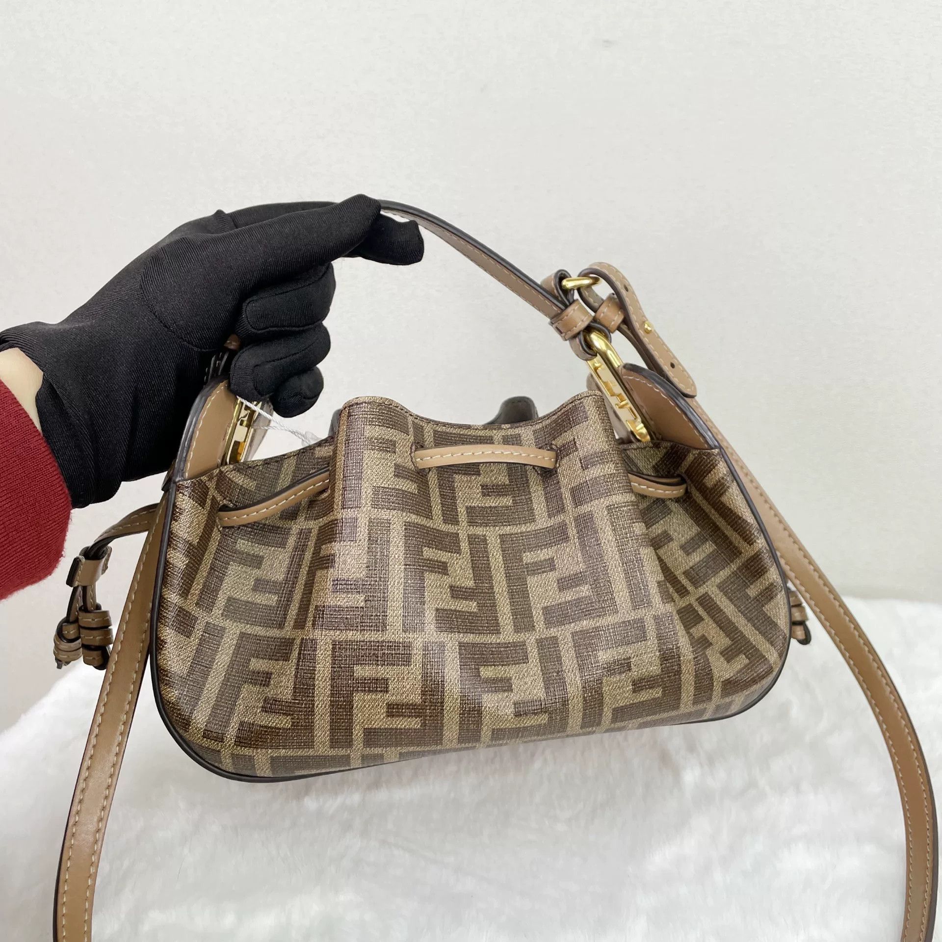 Fendi Pre-loved Bag Very good condition Size ONE SIZE - 8 Thumbnail