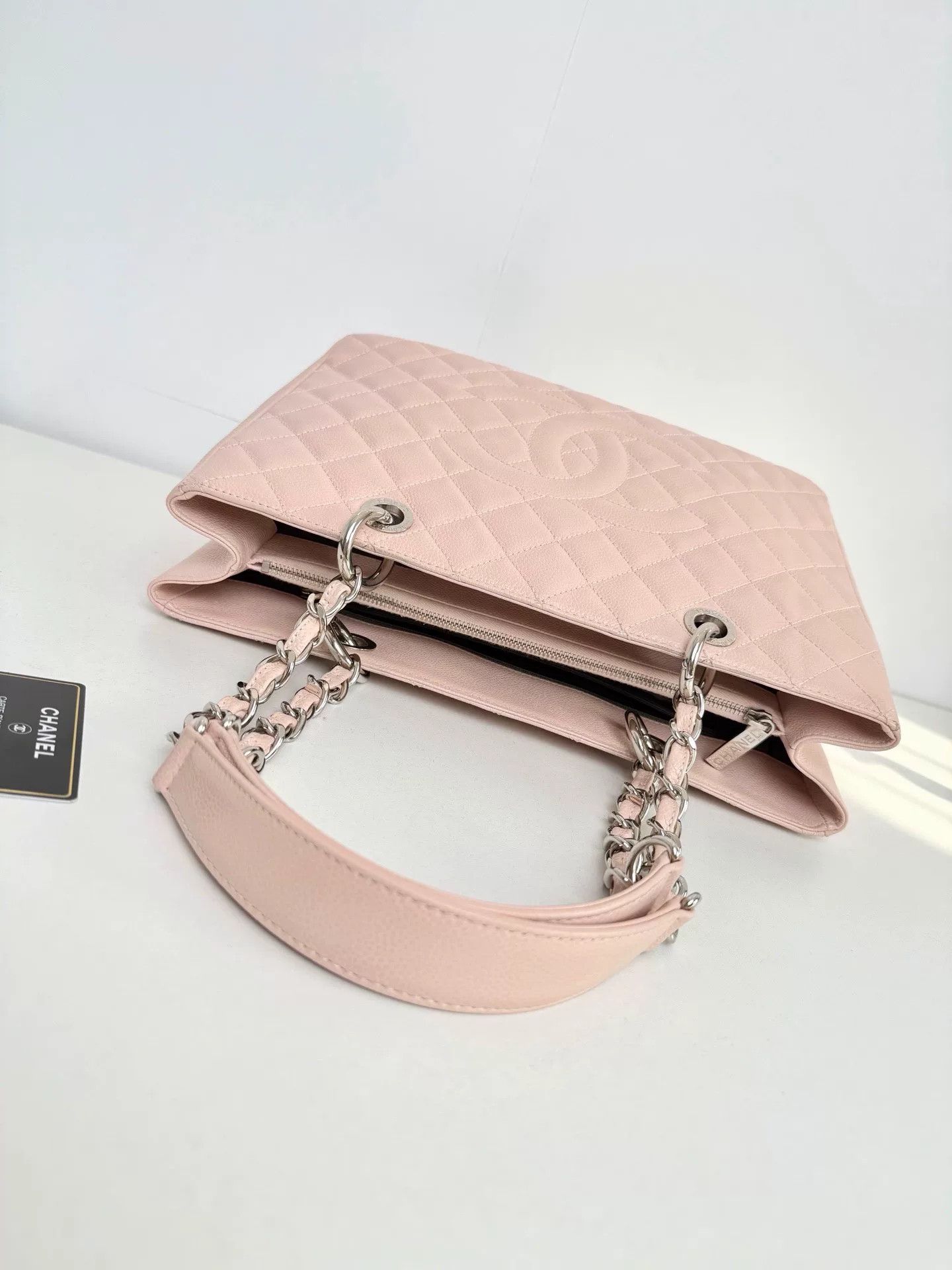 Chanel Pre-loved Bag Very good condition Size ONE SIZE - 5 Thumbnail