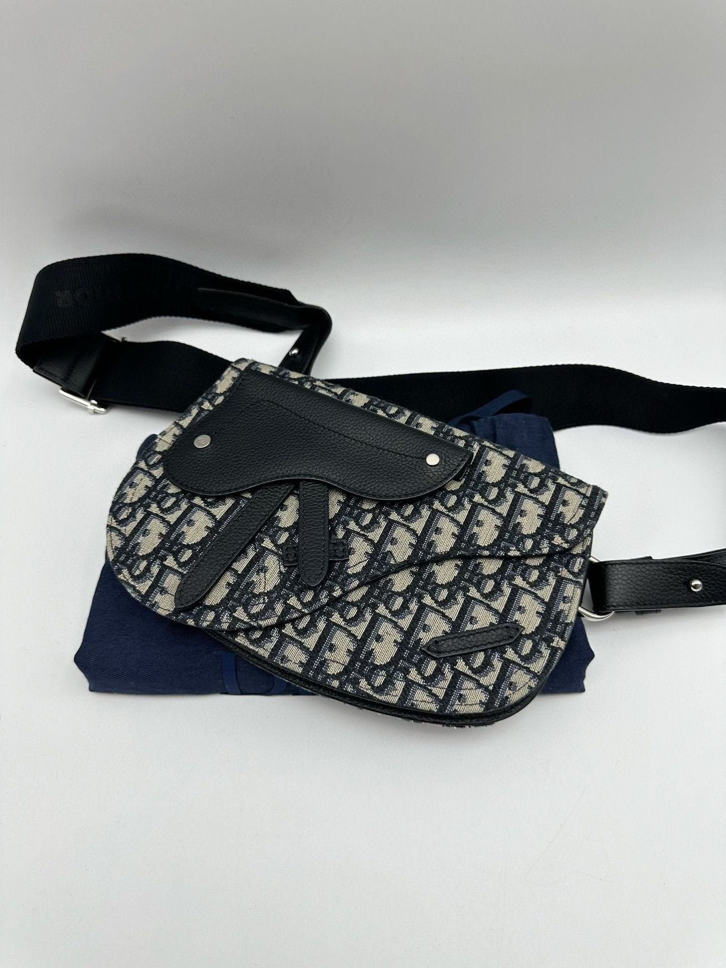 Dior Pre-loved Bag Very good condition Size ONE SIZE - 4 Thumbnail