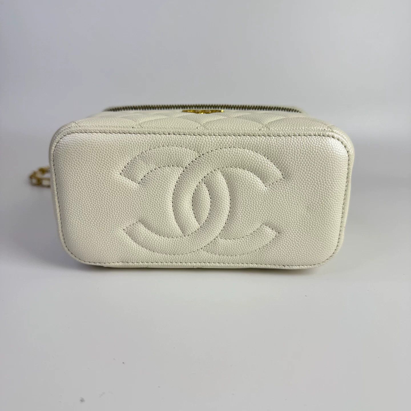 Chanel Pre-loved Bag Very good condition Size ONE SIZE - 6 Thumbnail