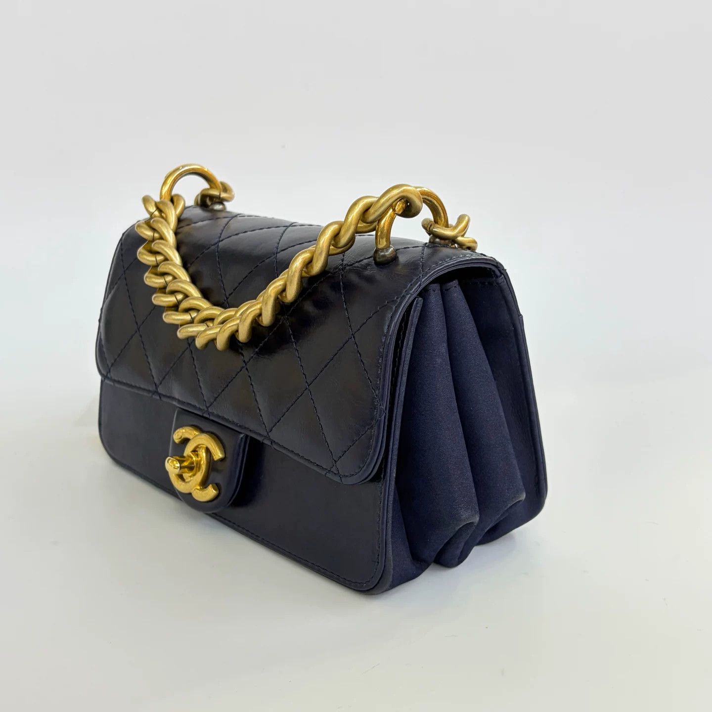 Chanel Pre-loved Bag Very good condition Size ONE SIZE - 4 Thumbnail