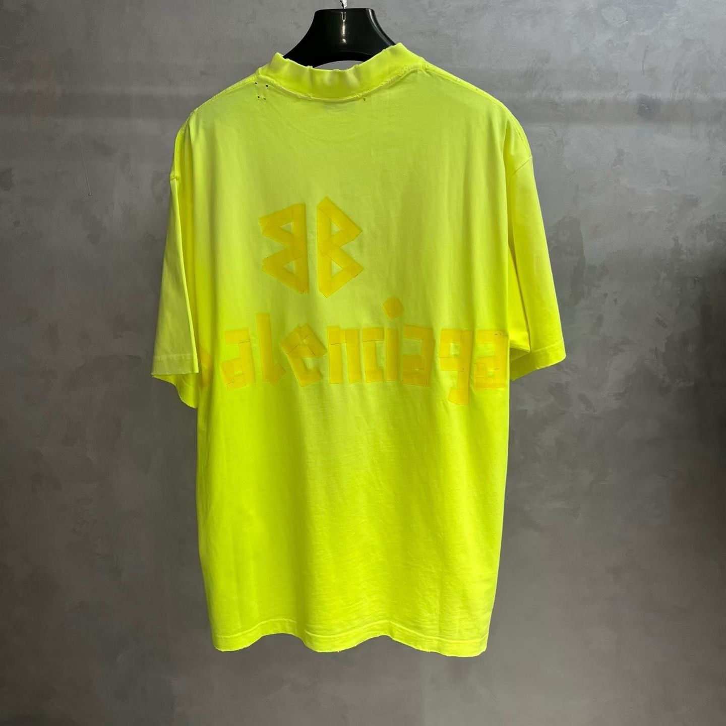 Balenciaga Balenciaga Retro Printed Yellow T-Shirt M Men Size US M / EU 48-50 / 2 - 5 Thumbnail