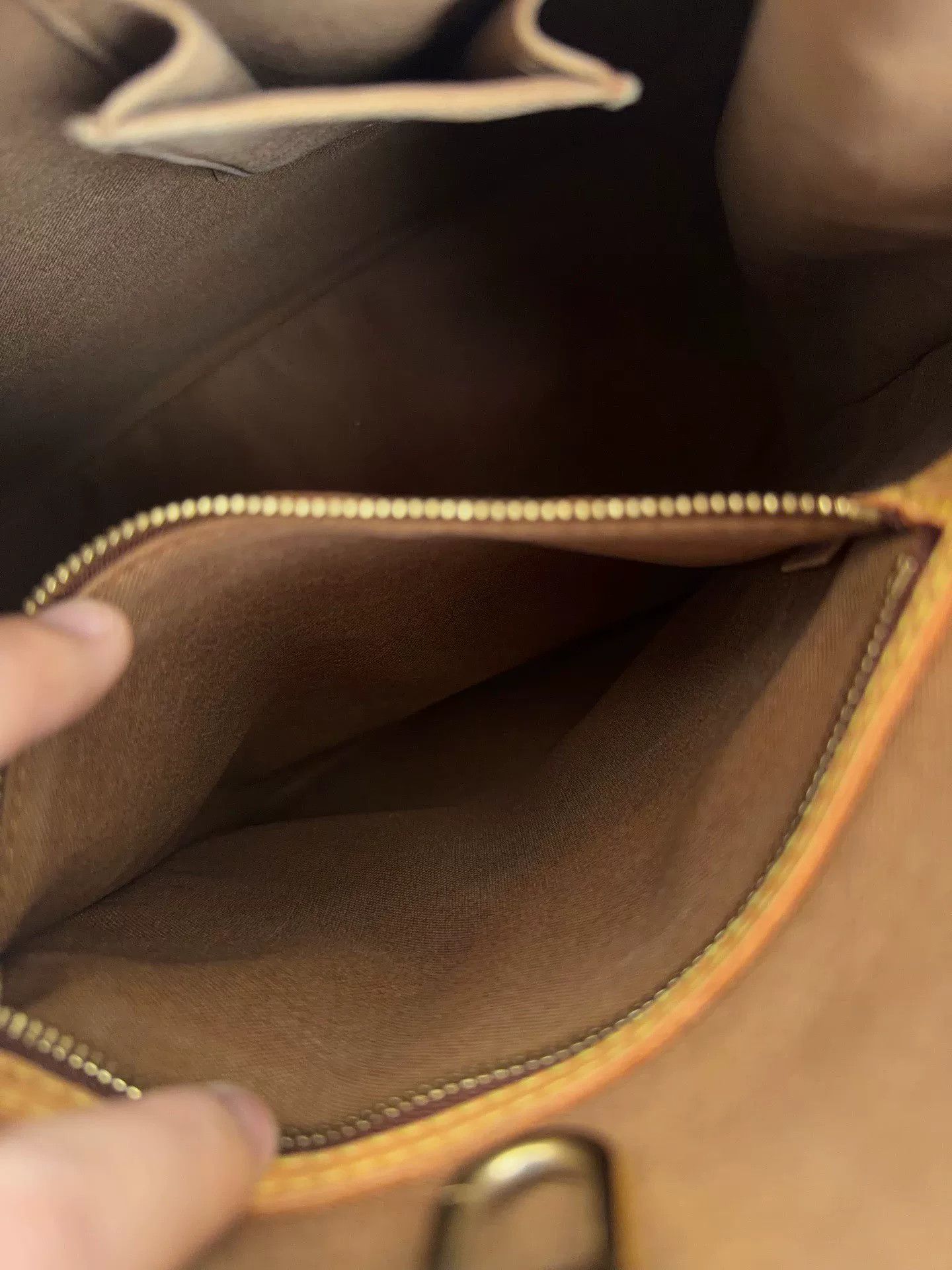 Miu Miu Pre-loved Bag Very good condition Size ONE SIZE - 4 Thumbnail