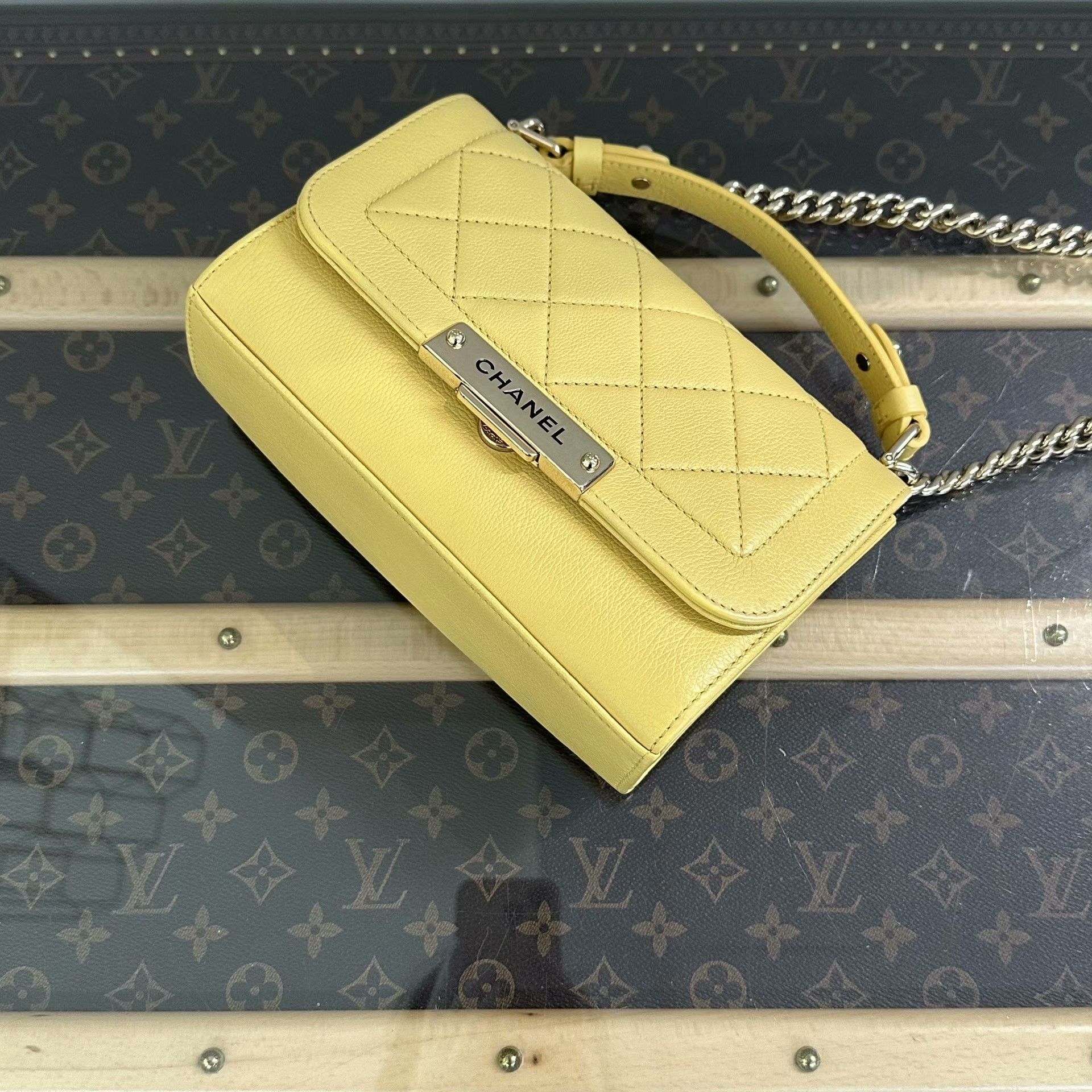 Chanel Pre-loved Bag Very good condition Size ONE SIZE - 4 Thumbnail