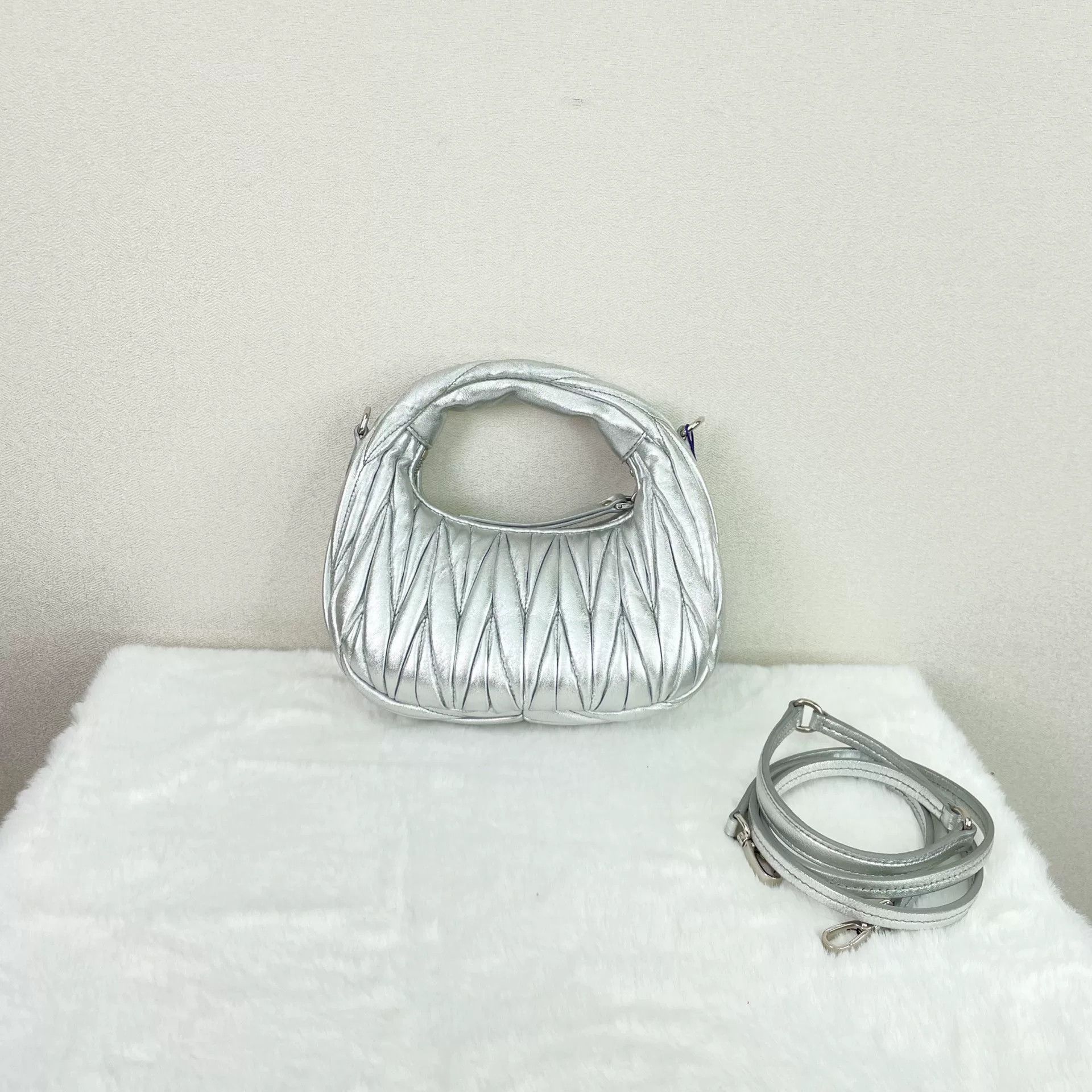 Miu Miu Pre-loved Bag Very good condition Size ONE SIZE - 2 Thumbnail