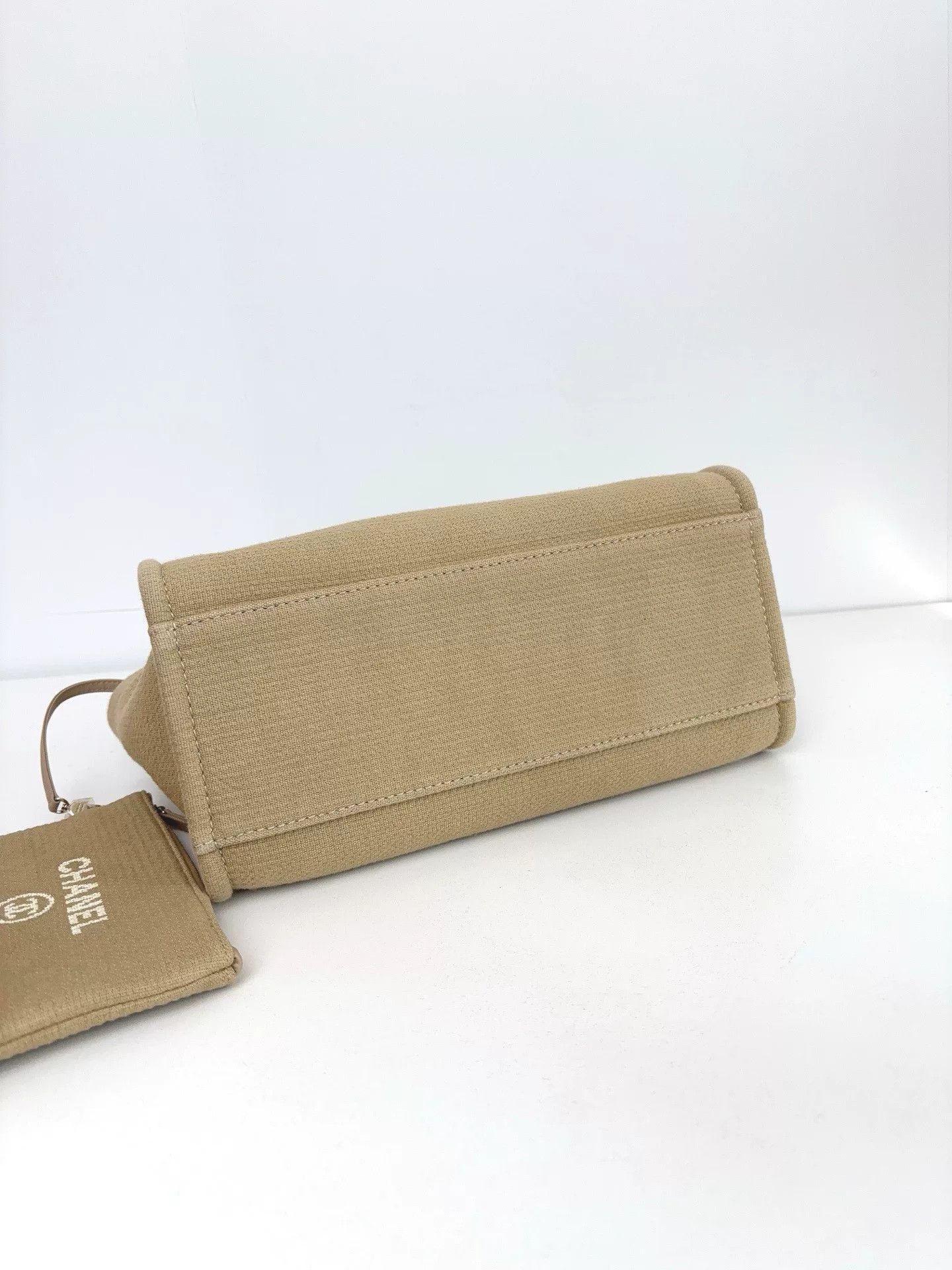 Chanel Pre-loved Bag Very good condition Size ONE SIZE - 9 Thumbnail