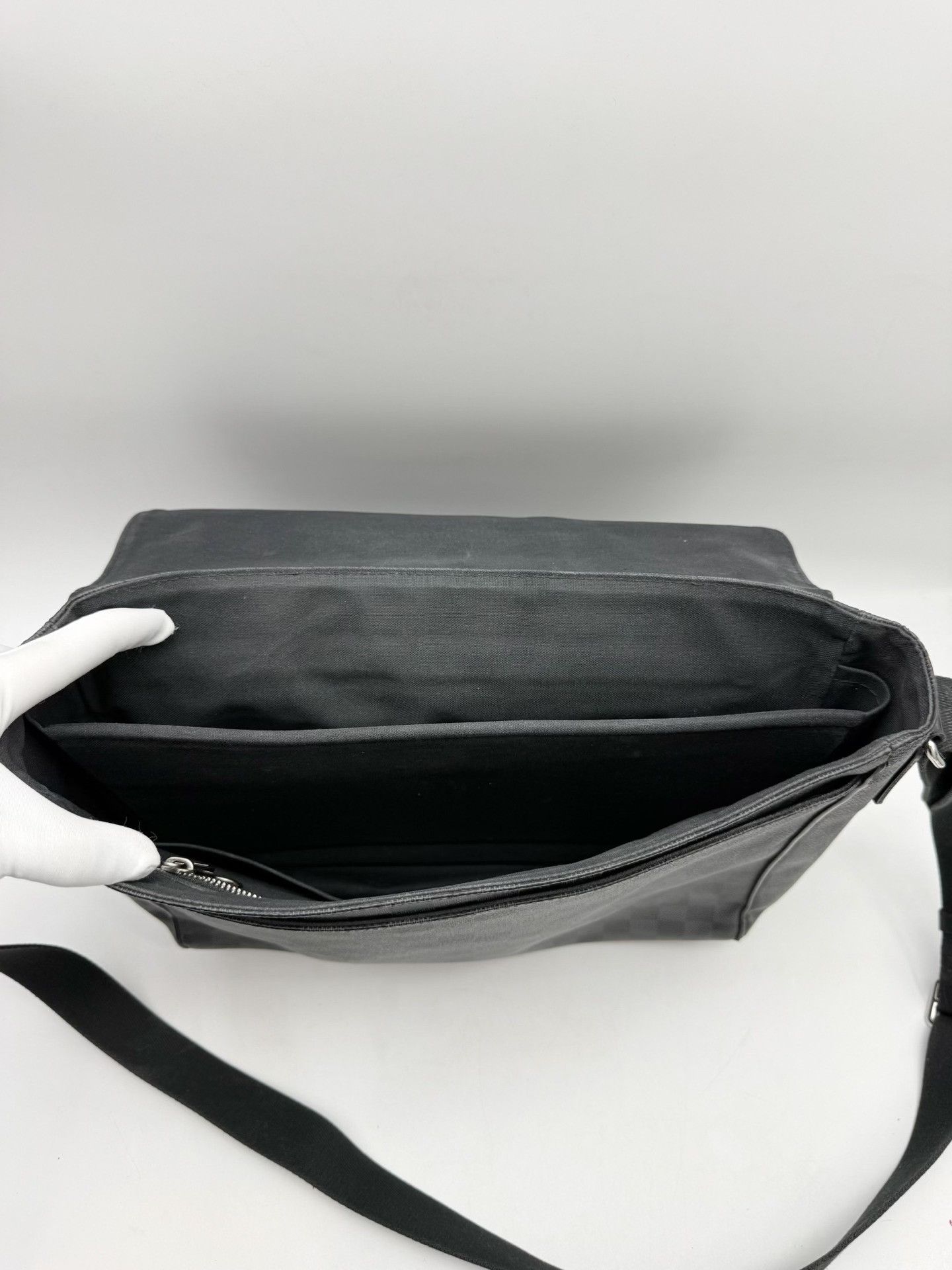 Louis Vuitton Pre-loved Bag Very good condition Size ONE SIZE - 8 Thumbnail