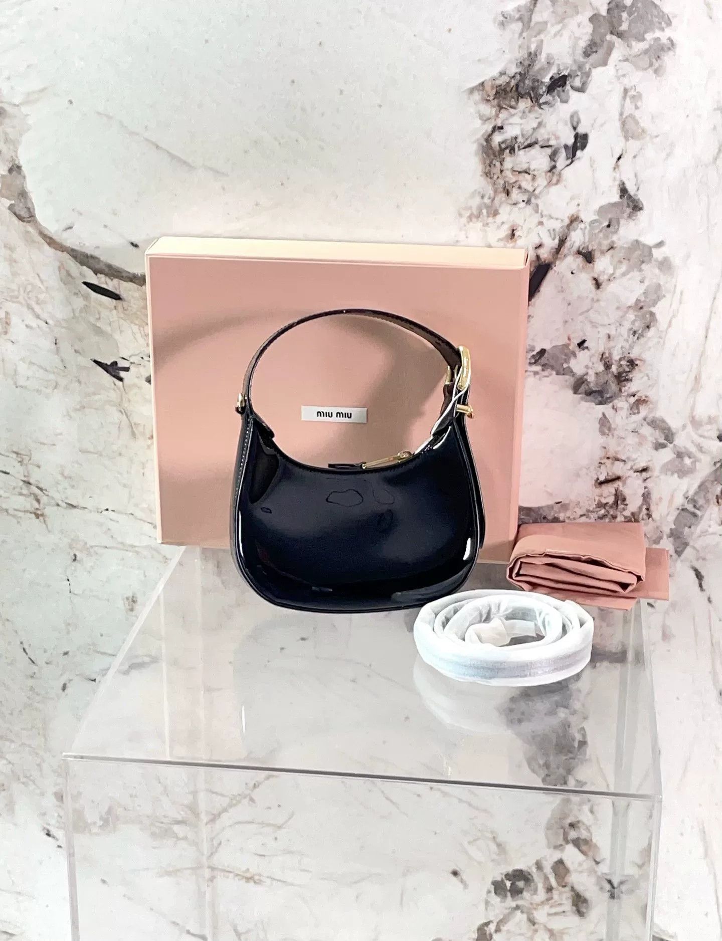 Miu Miu Pre-loved Bag Very good condition Size ONE SIZE - 2 Thumbnail