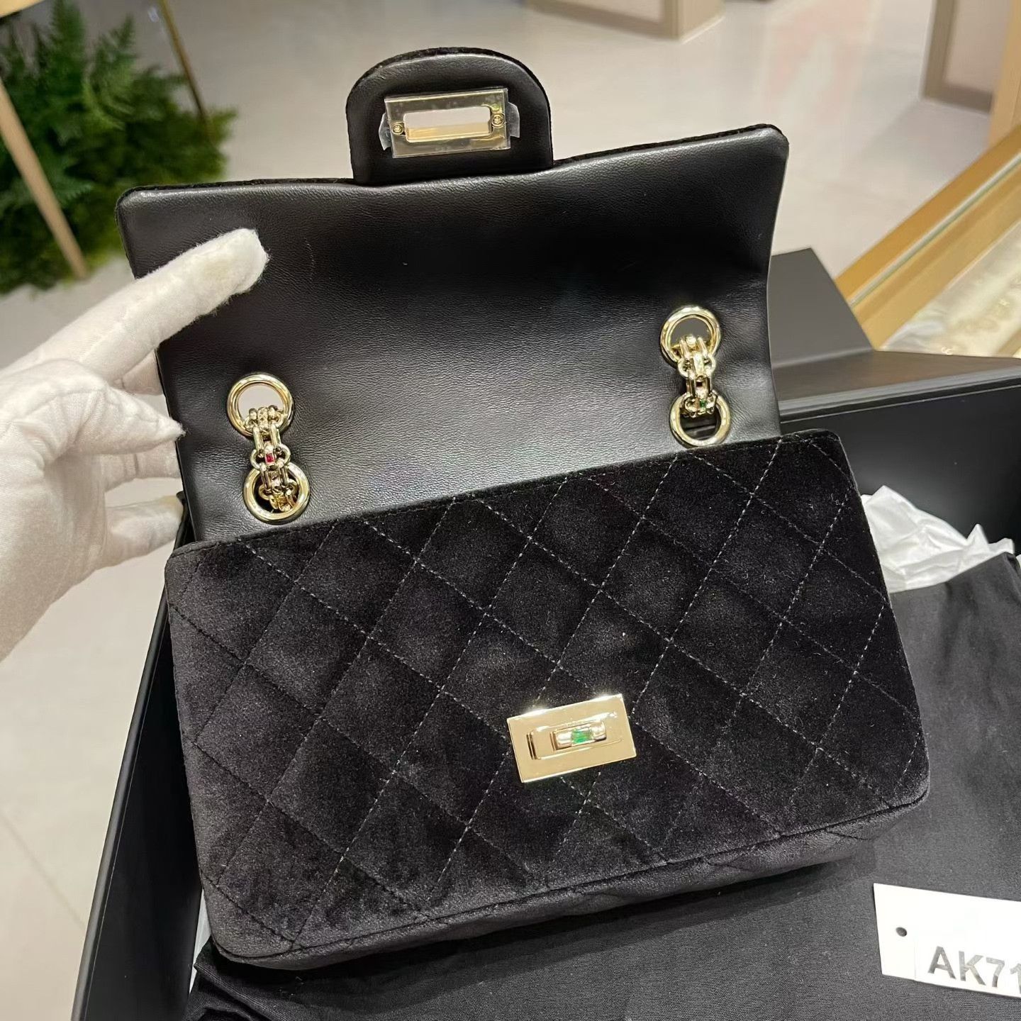 Chanel Pre-loved Bag Very good condition Size ONE SIZE - 8 Thumbnail