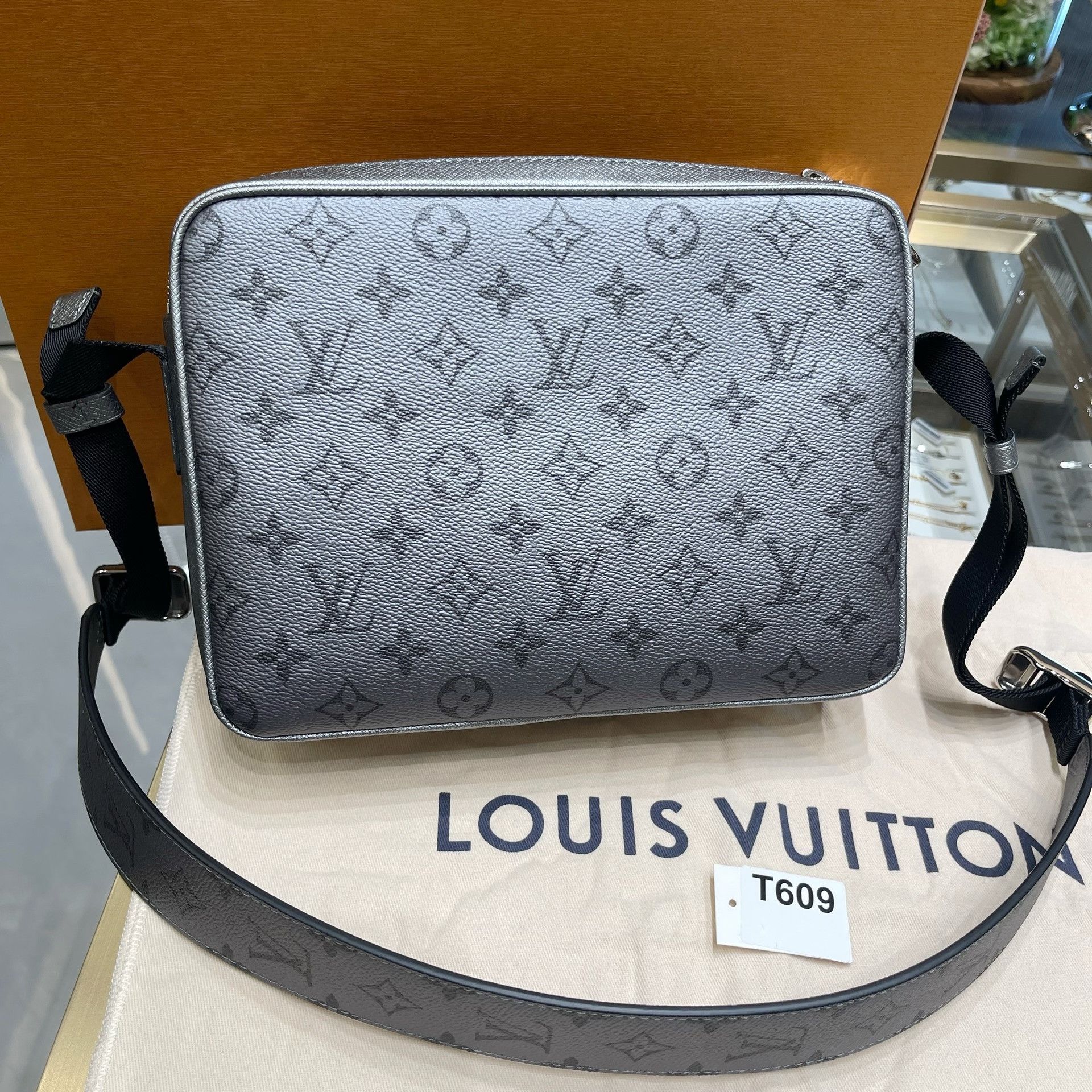 Louis Vuitton Pre-loved Bag Very good condition Size ONE SIZE - 5 Thumbnail