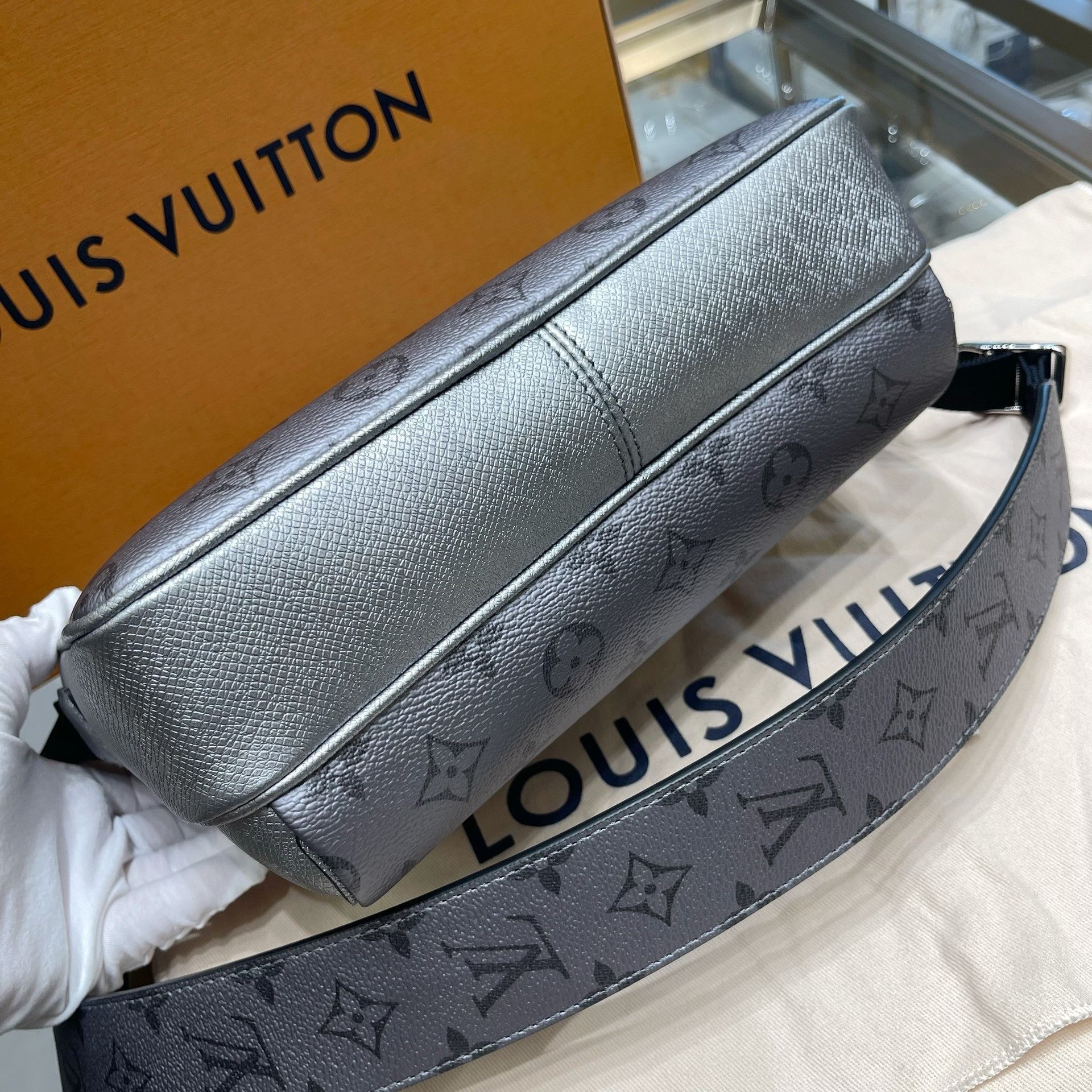 Louis Vuitton Pre-loved Bag Very good condition Size ONE SIZE - 6 Thumbnail