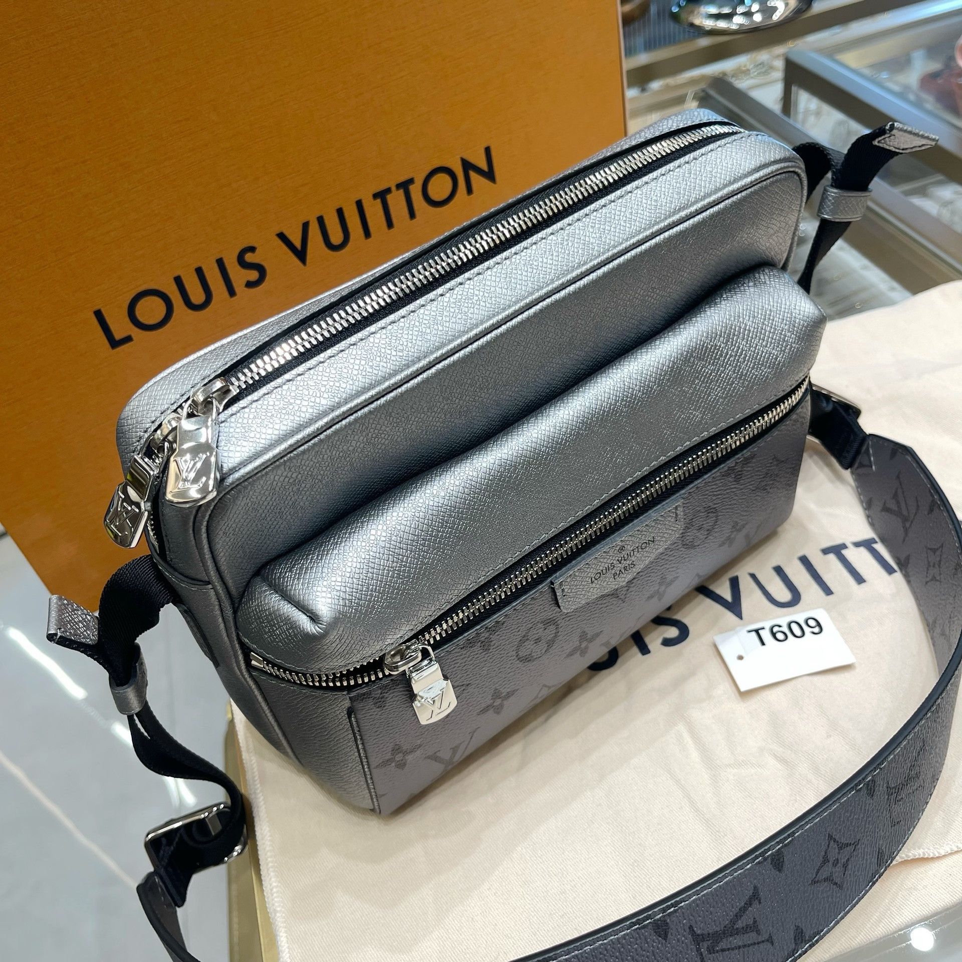Louis Vuitton Pre-loved Bag Very good condition Size ONE SIZE - 2 Thumbnail
