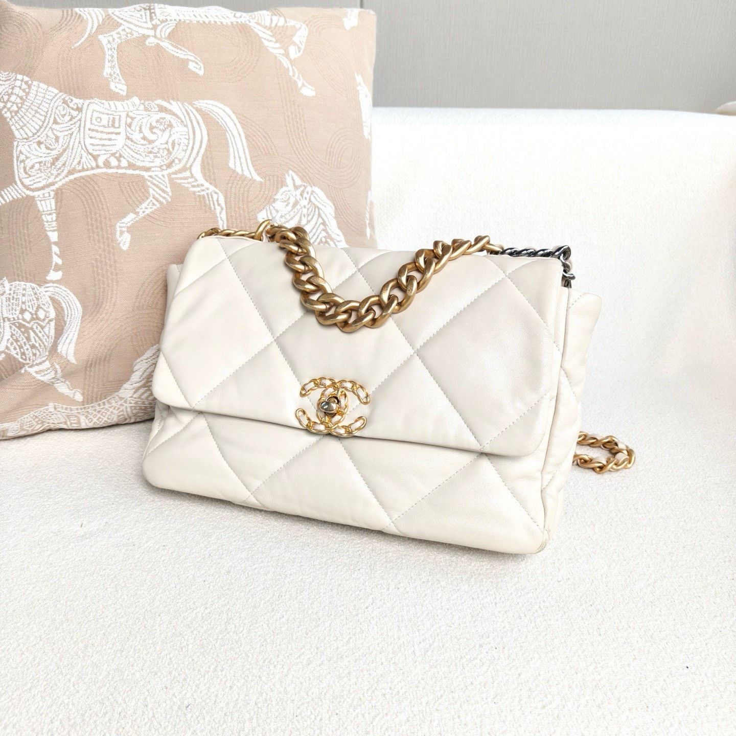 Chanel Pre-loved Bag Very good condition Size ONE SIZE - 4 Thumbnail