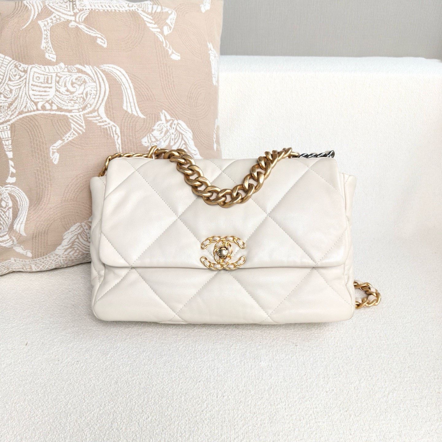 Chanel Pre-loved Bag Very good condition Size ONE SIZE - 2 Thumbnail