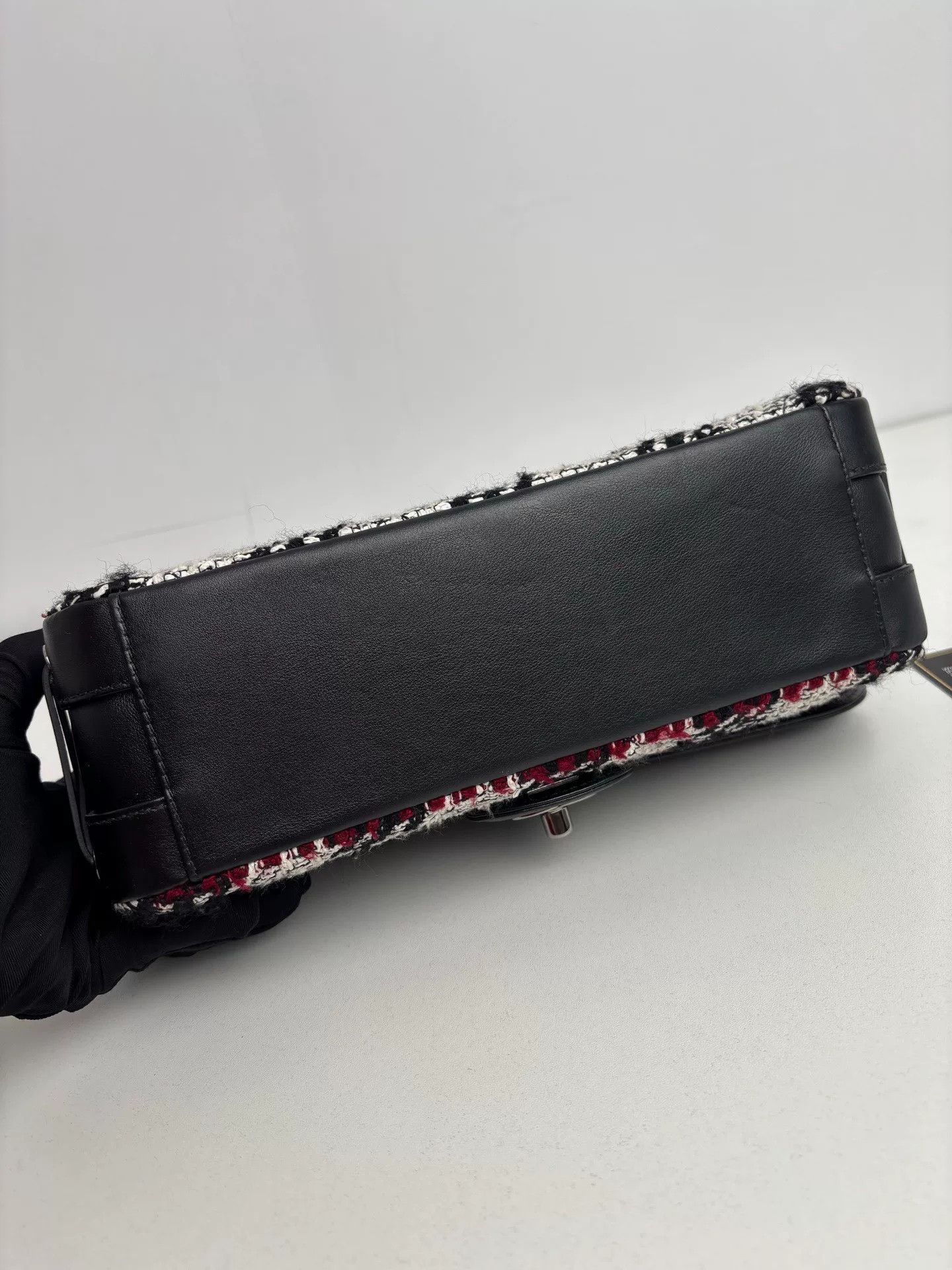Chanel Pre-loved Bag Very good condition Size ONE SIZE - 4 Thumbnail