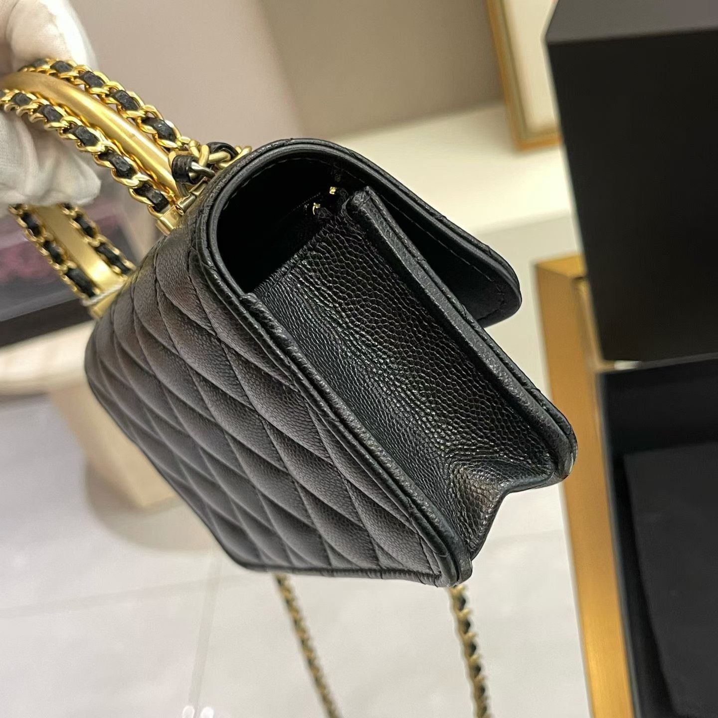 Chanel Pre-loved Bag Very good condition Size ONE SIZE - 6 Thumbnail