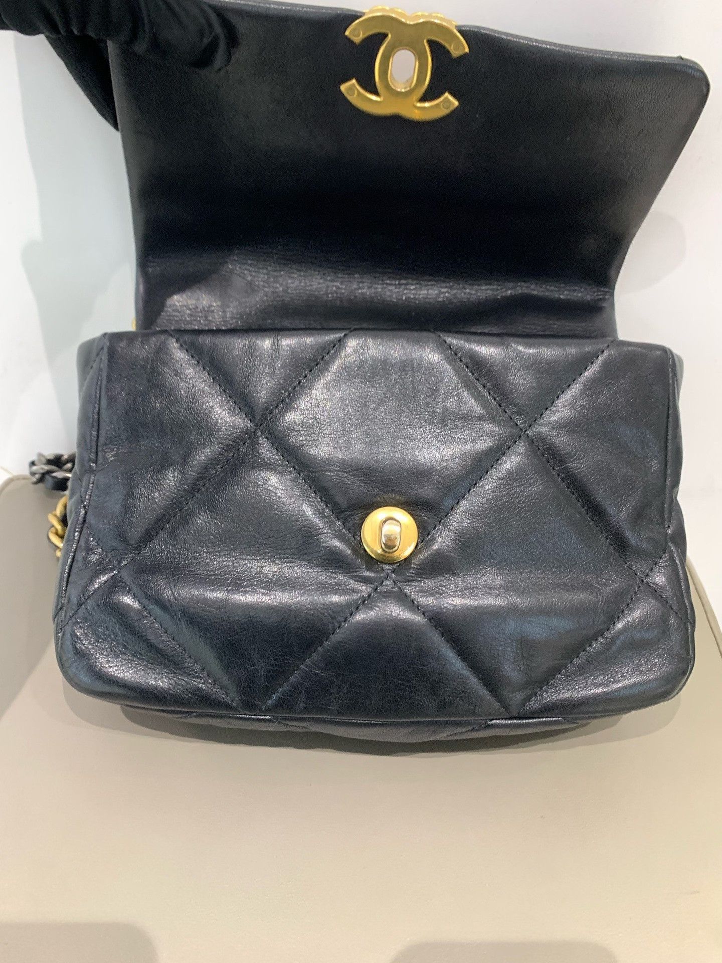 Chanel Pre-loved Bag Very good condition Size ONE SIZE - 7 Thumbnail