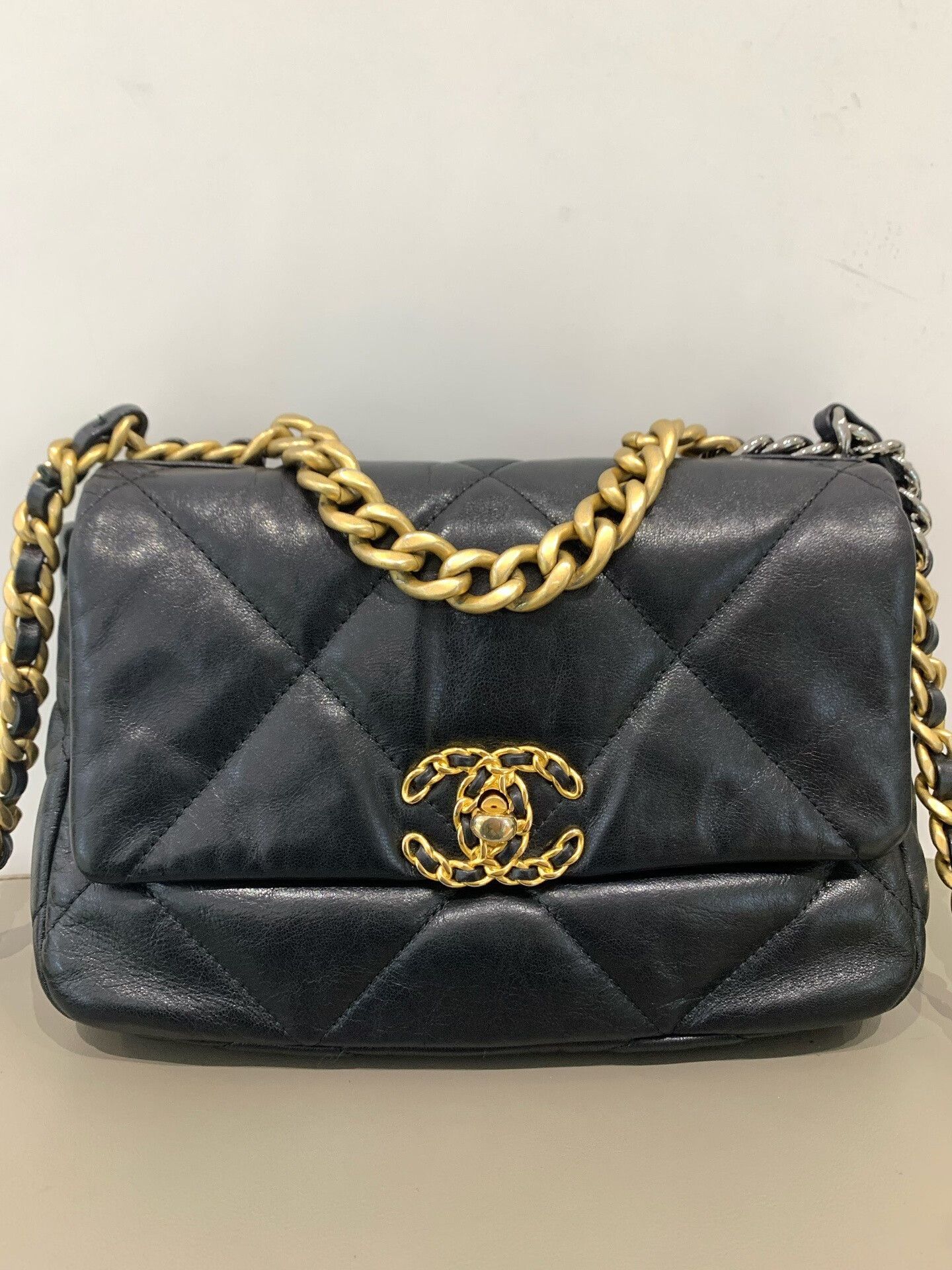 Chanel Pre-loved Bag Very good condition Size ONE SIZE - 2 Thumbnail