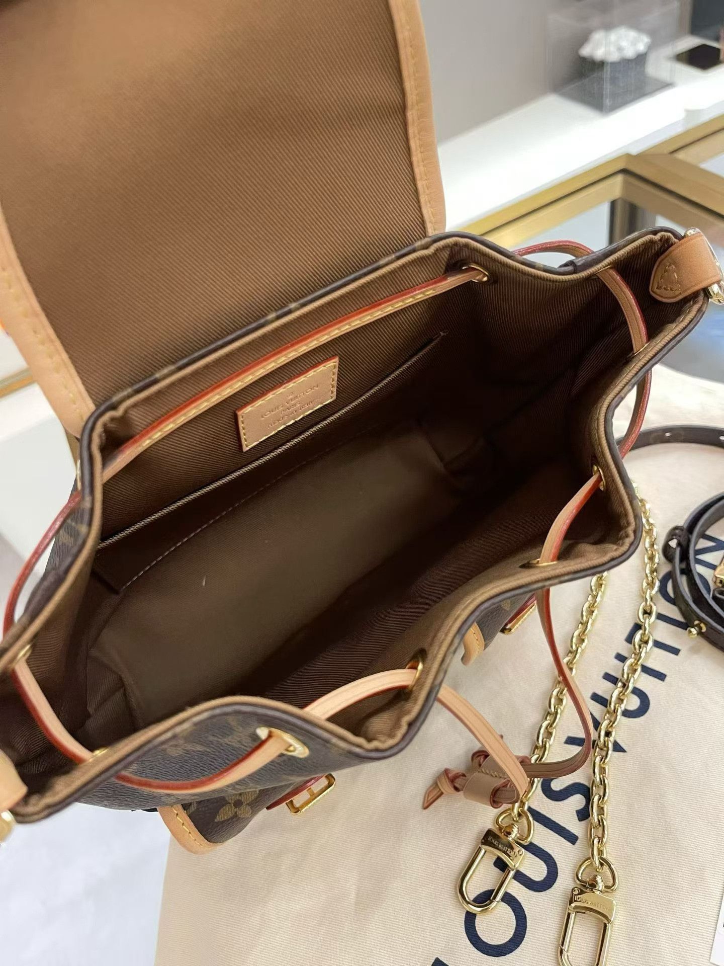 Louis Vuitton Pre-loved Bag Very good condition Size ONE SIZE - 8 Thumbnail