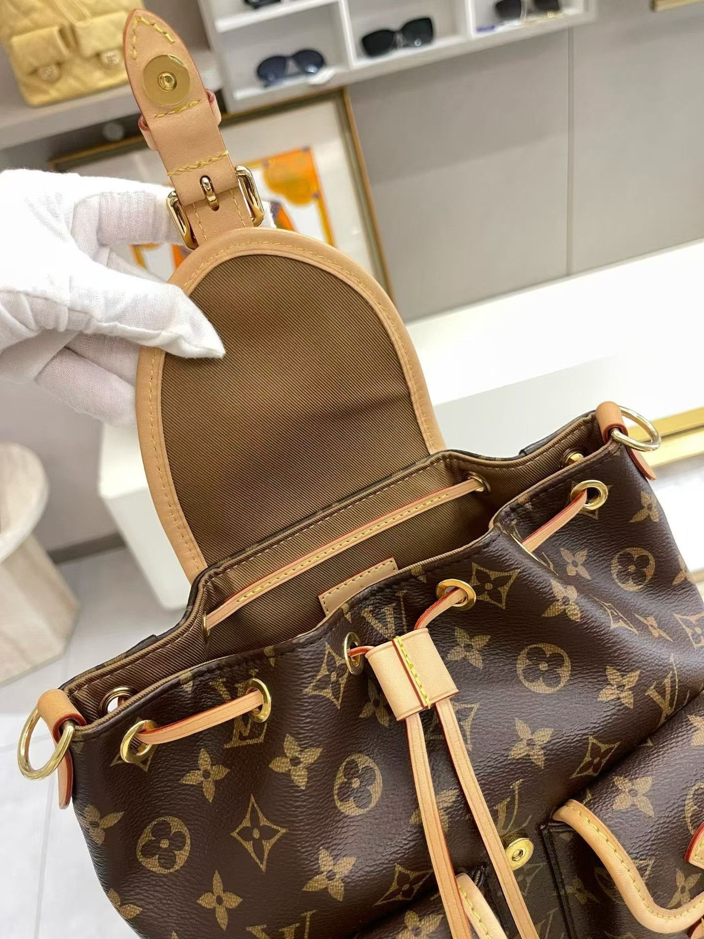 Louis Vuitton Pre-loved Bag Very good condition Size ONE SIZE - 4 Thumbnail