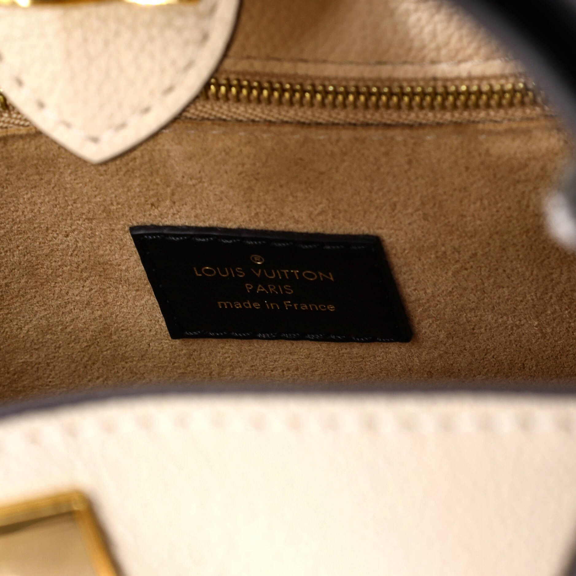 Louis Vuitton On My Side Tote Size ONE SIZE - 7 Thumbnail