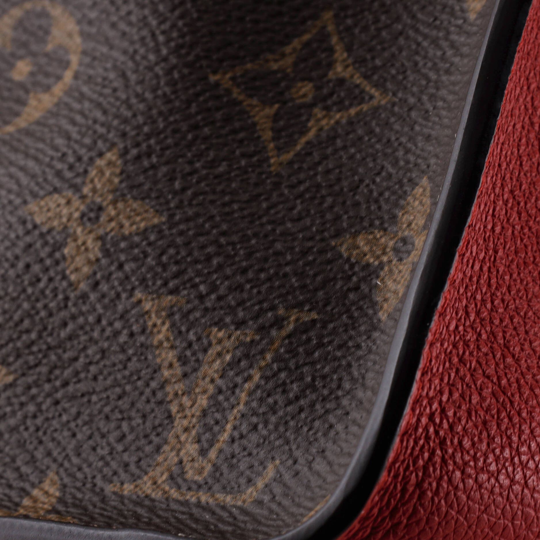 Louis Vuitton On My Side Tote Size ONE SIZE - 6 Thumbnail