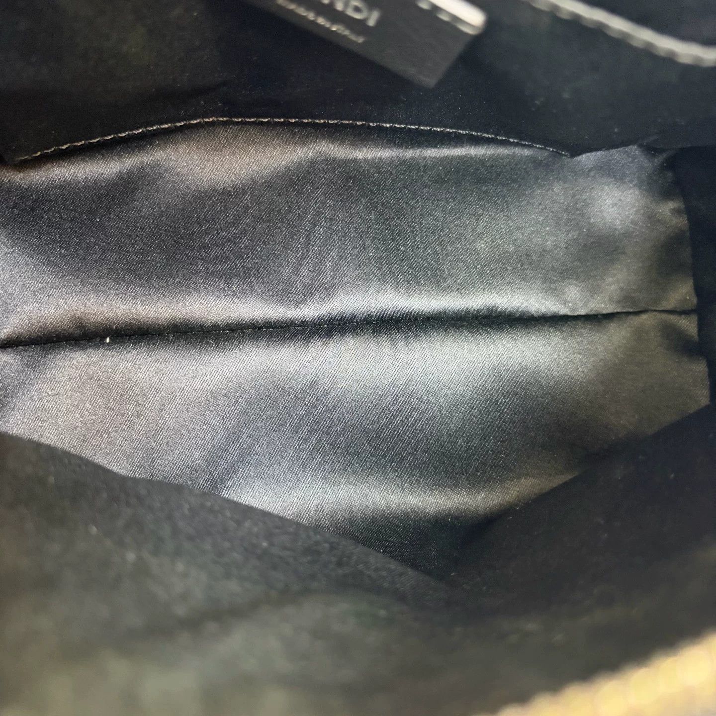 Fendi Pre-loved Bag Very good condition Size ONE SIZE - 9 Thumbnail
