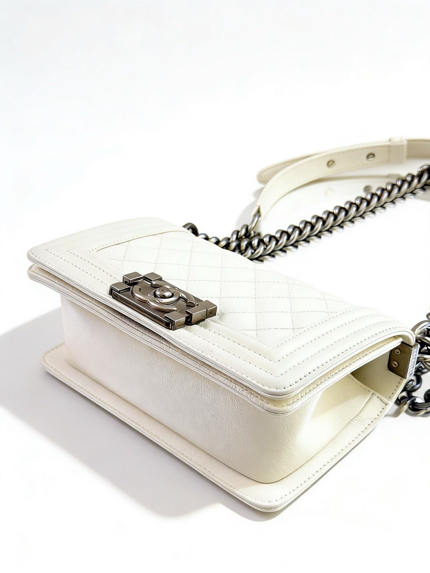 Chanel Pre-loved Bag Very good condition Size ONE SIZE - 5 Thumbnail