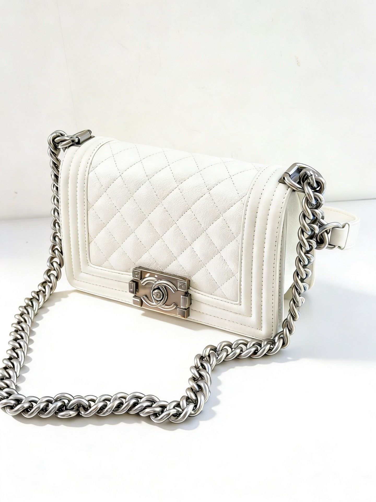 Chanel Pre-loved Bag Very good condition Size ONE SIZE - 3 Thumbnail