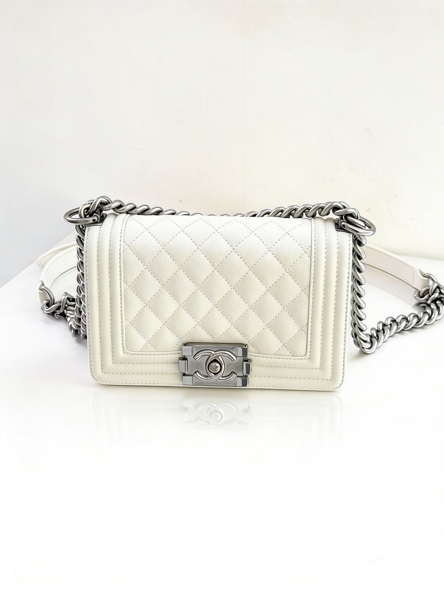 Chanel Pre-loved Bag Very good condition Size ONE SIZE - 2 Thumbnail