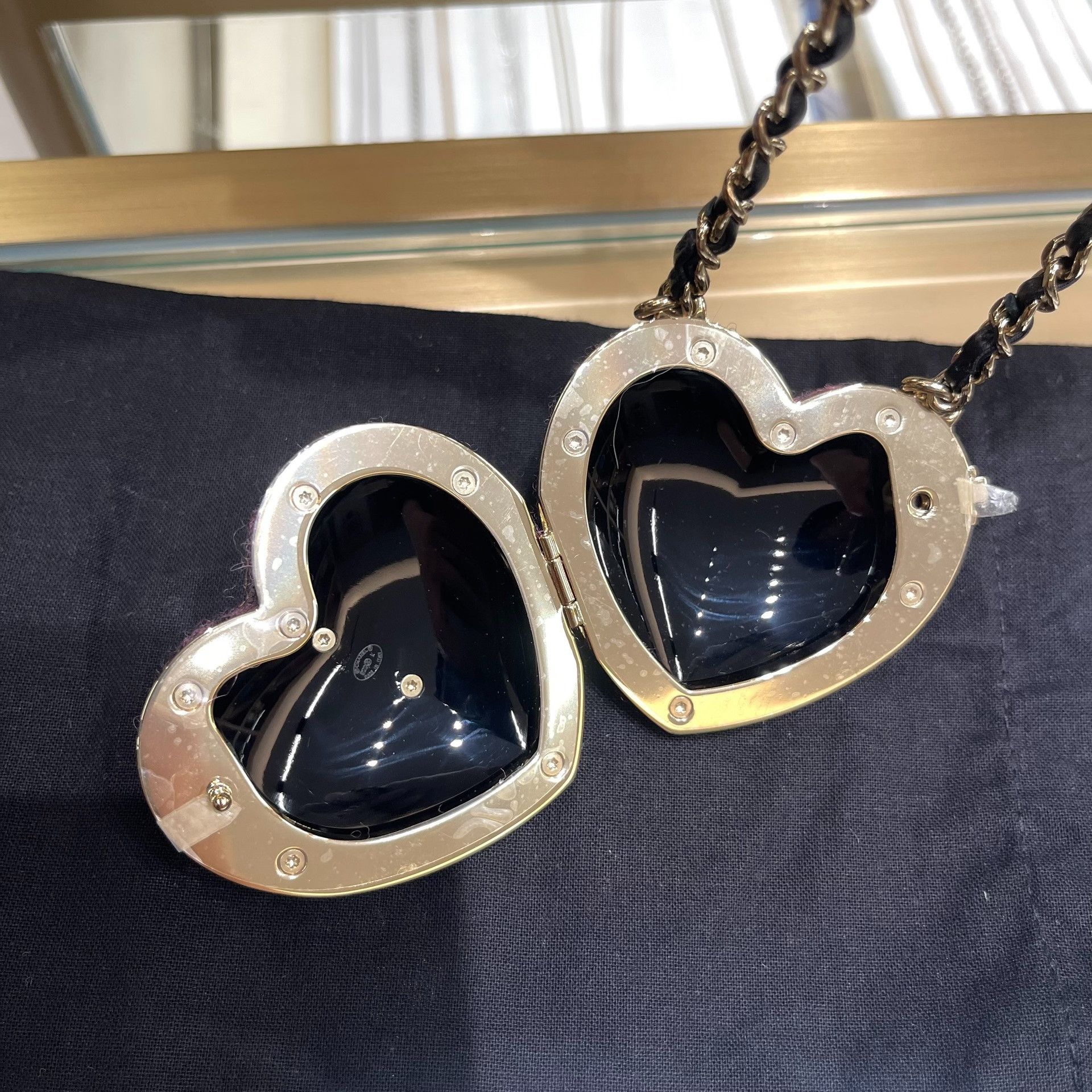 Chanel Pre-loved Bag Very good condition Size ONE SIZE - 6 Thumbnail