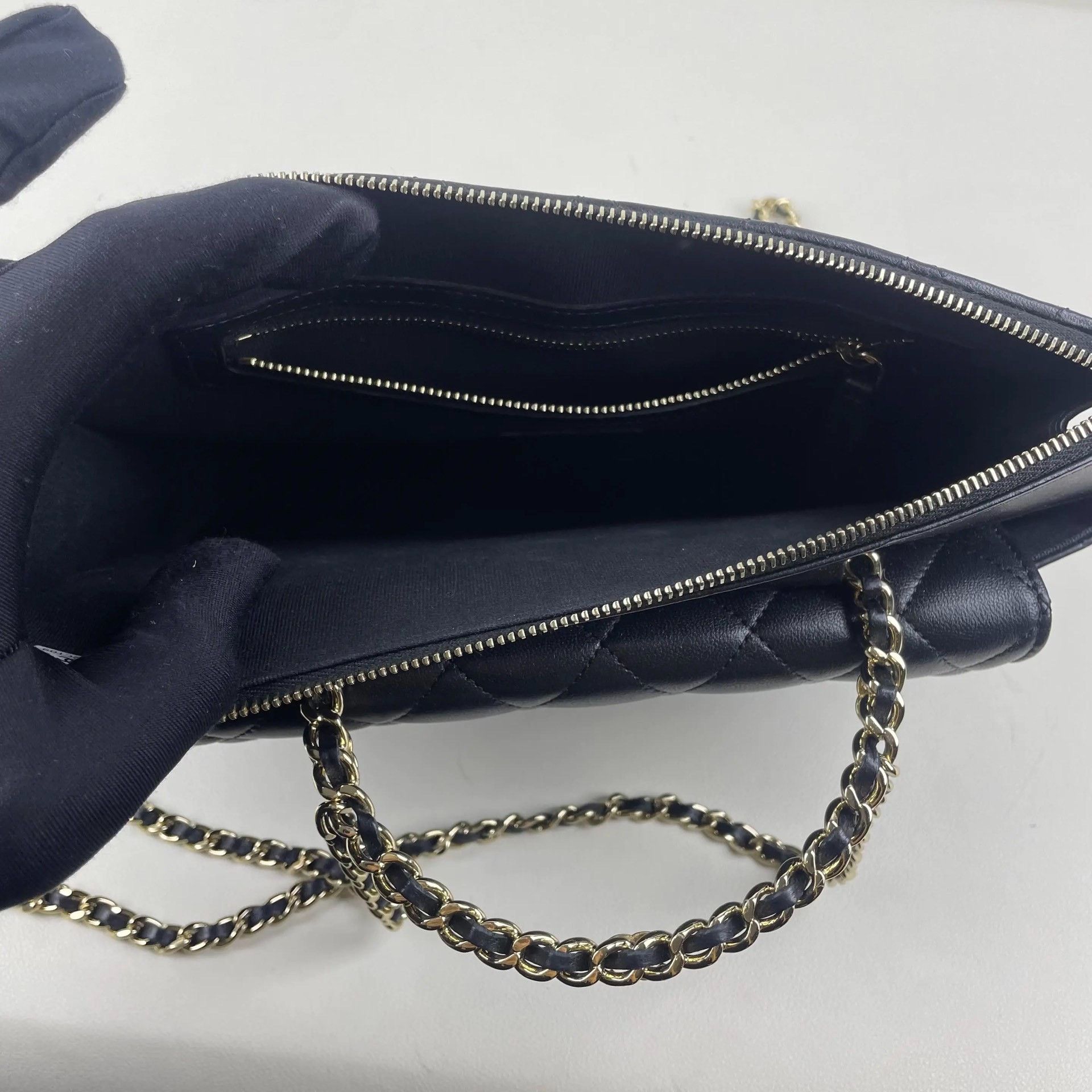 Chanel Pre-loved Bag Very good condition Size ONE SIZE - 7 Thumbnail