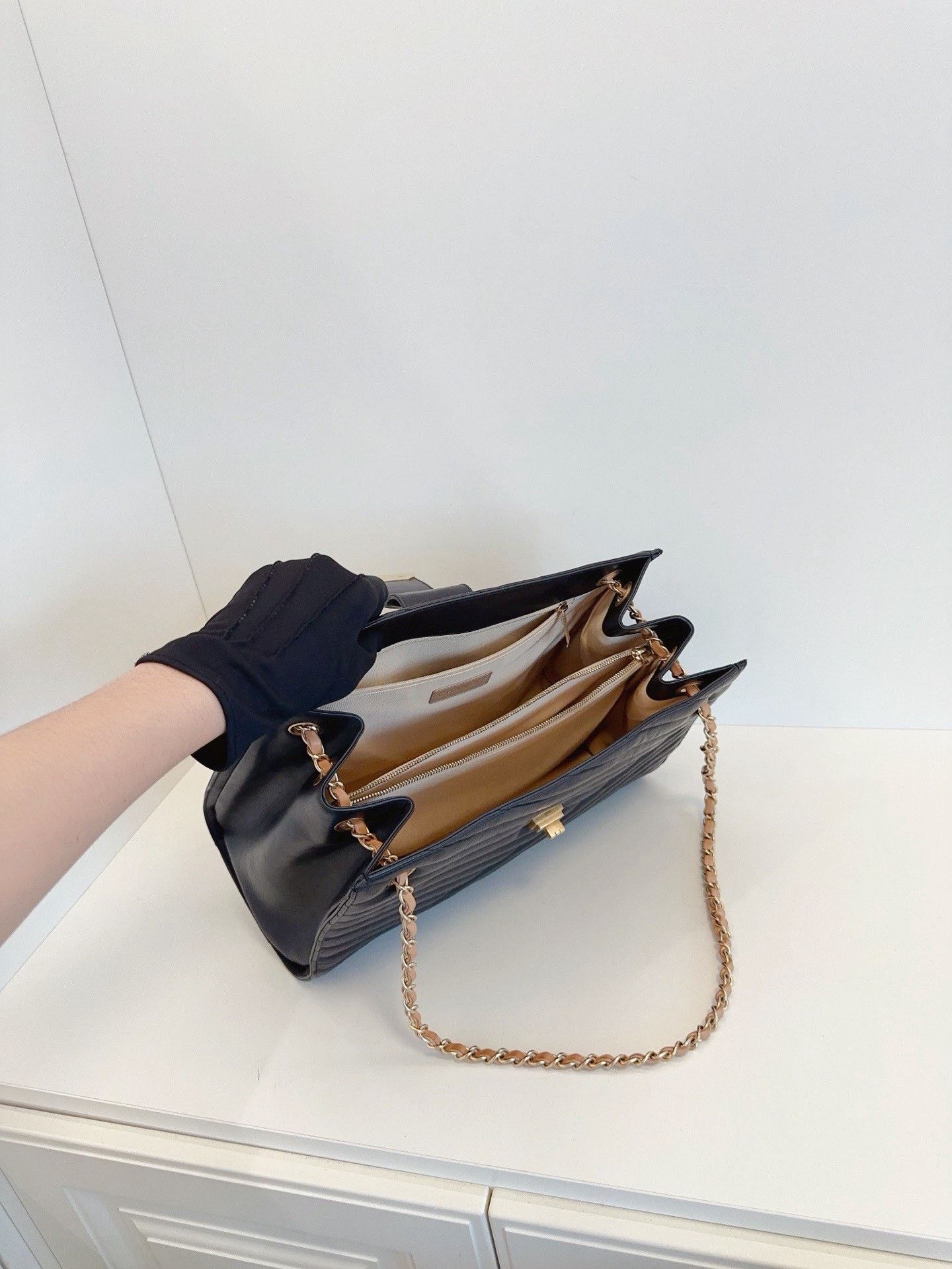 Chanel Pre-loved Bag Very good condition Size ONE SIZE - 8 Thumbnail