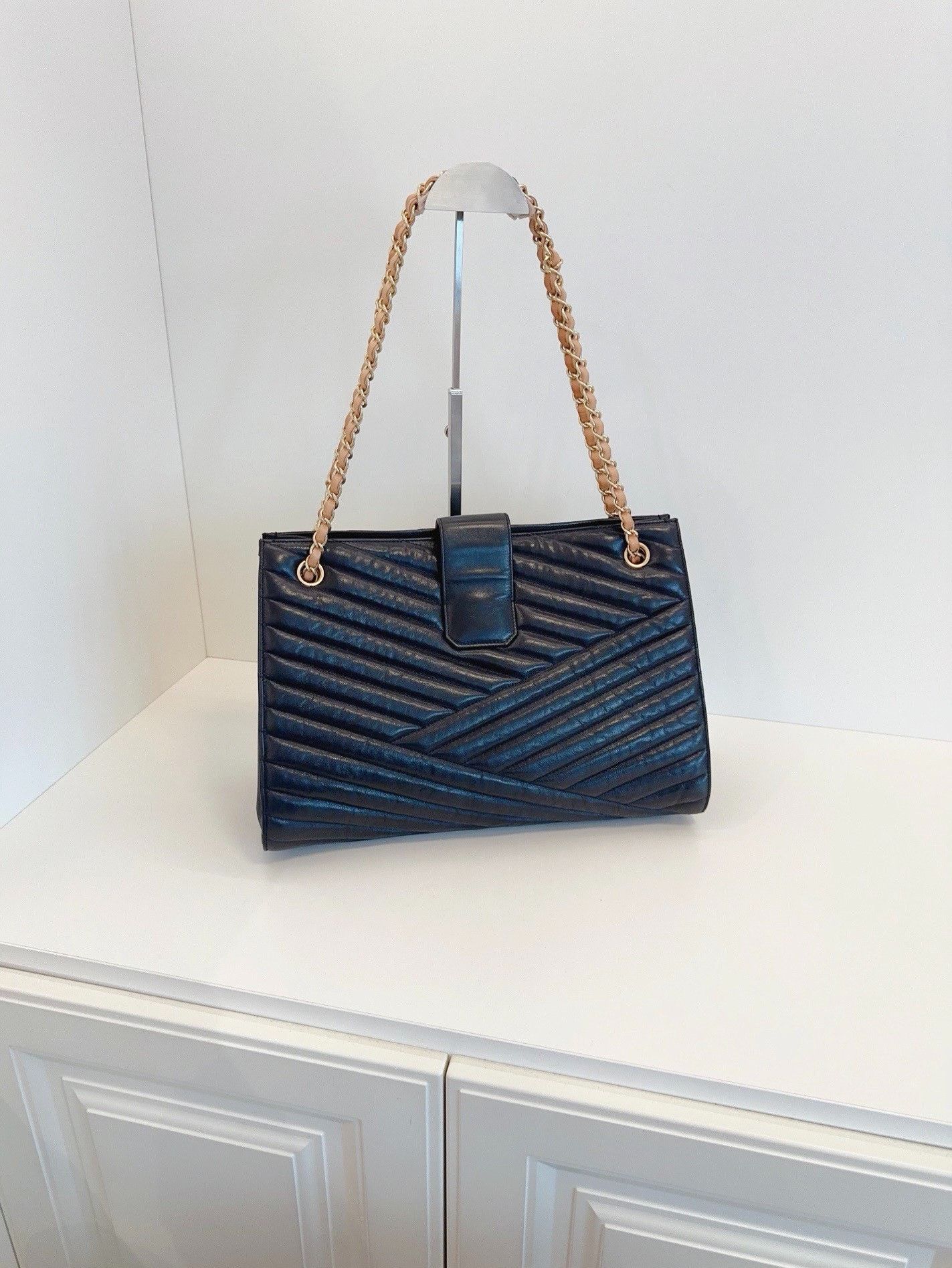 Chanel Pre-loved Bag Very good condition Size ONE SIZE - 2 Thumbnail