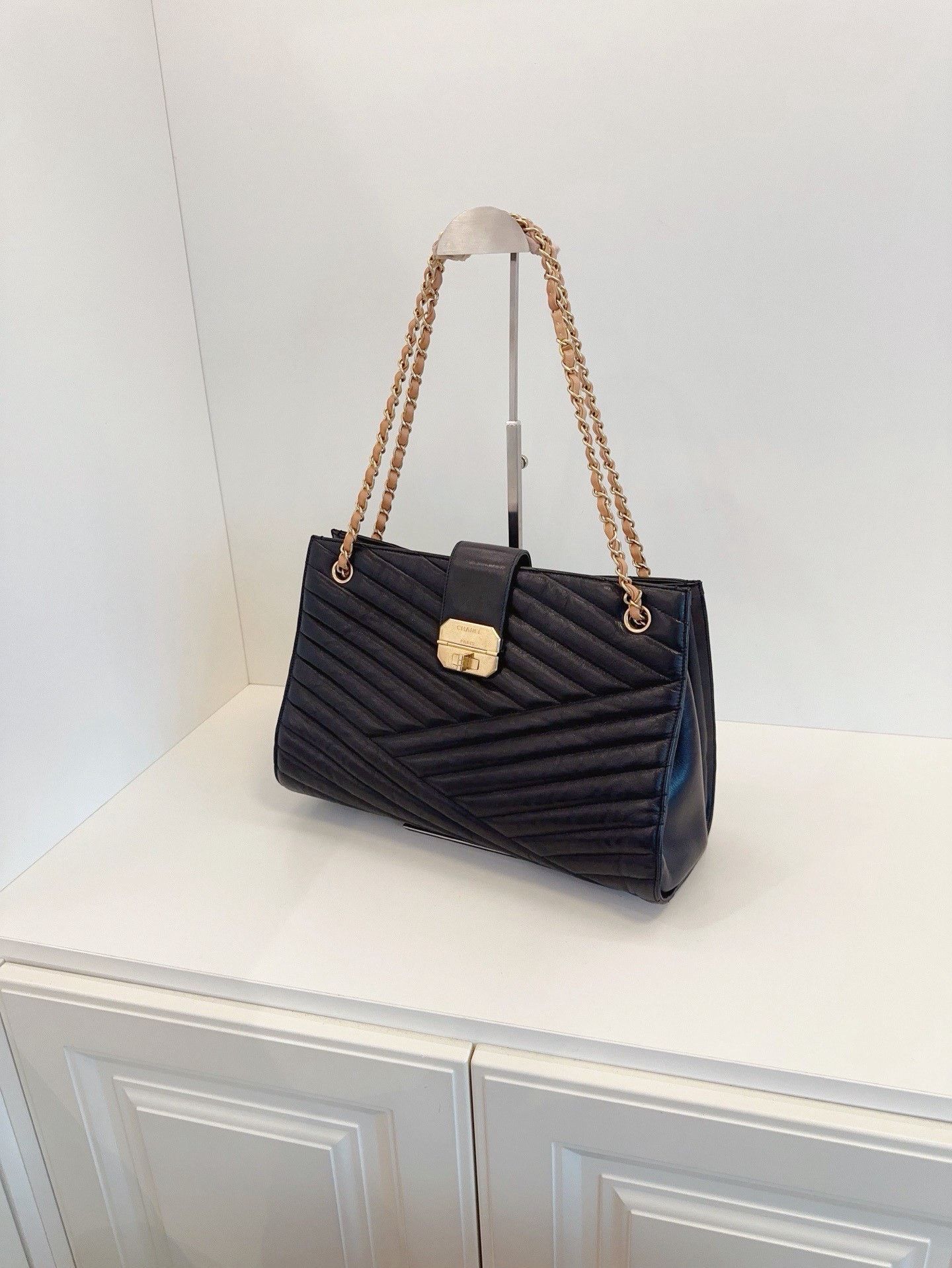 Chanel Pre-loved Bag Very good condition Size ONE SIZE - 4 Thumbnail