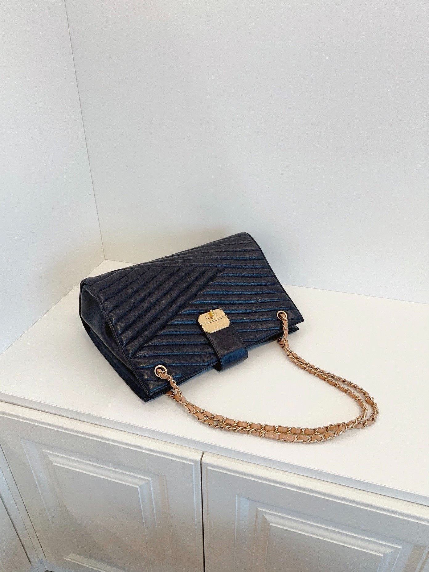 Chanel Pre-loved Bag Very good condition Size ONE SIZE - 5 Thumbnail