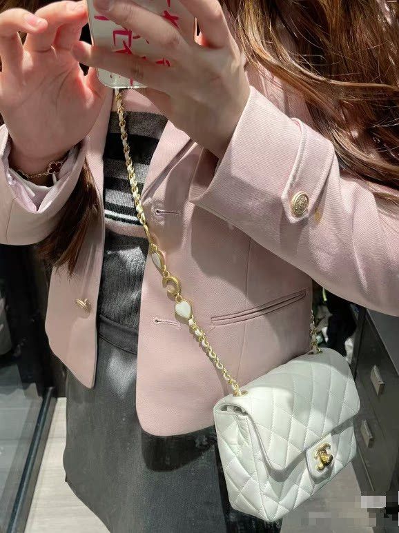 Chanel Pre-loved Bag Very good condition Size ONE SIZE - 8 Thumbnail