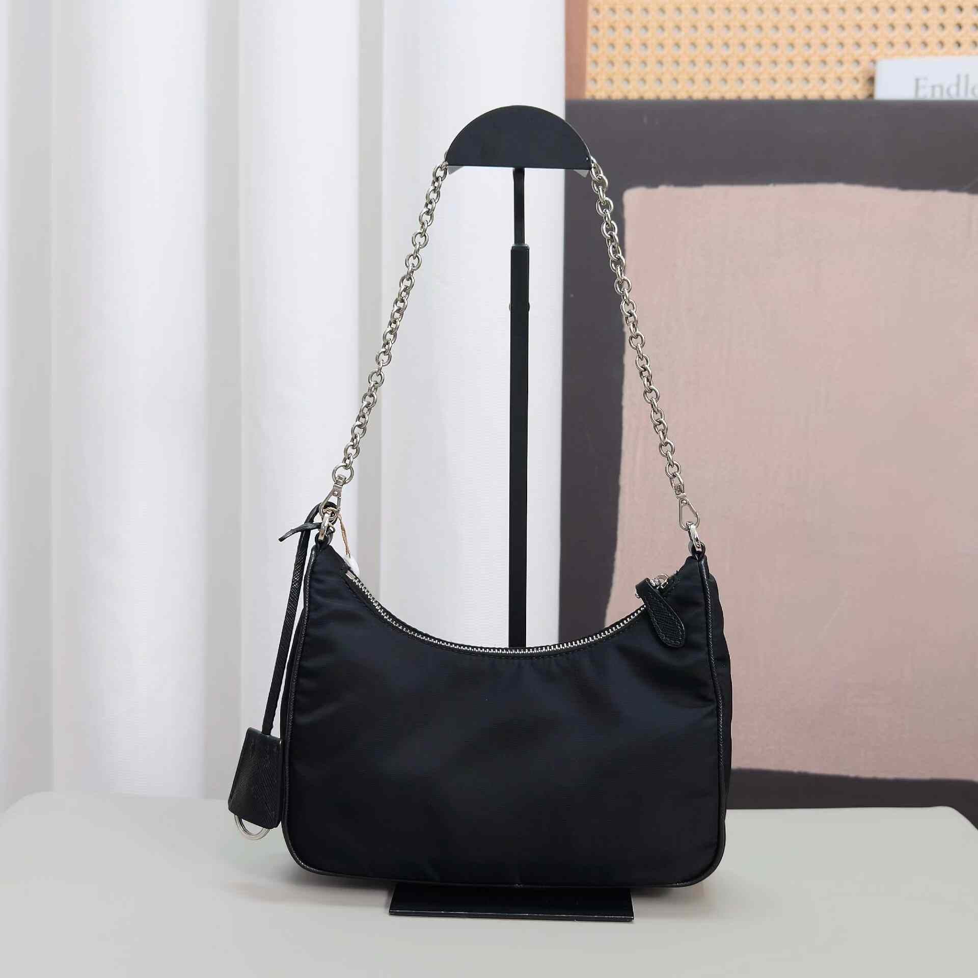 Prada Pre-loved Bag Very good condition Size ONE SIZE - 2 Thumbnail
