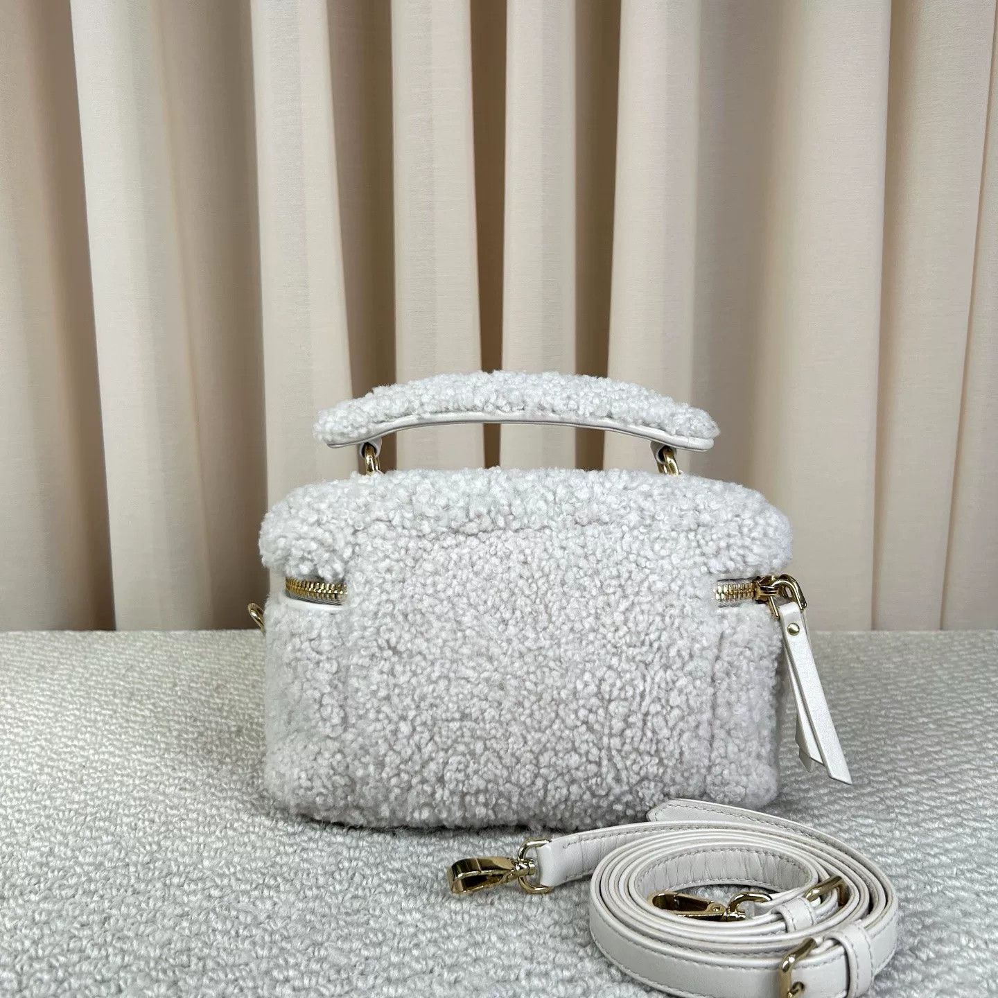 Miu Miu Pre-loved Bag Very good condition Size ONE SIZE - 2 Thumbnail