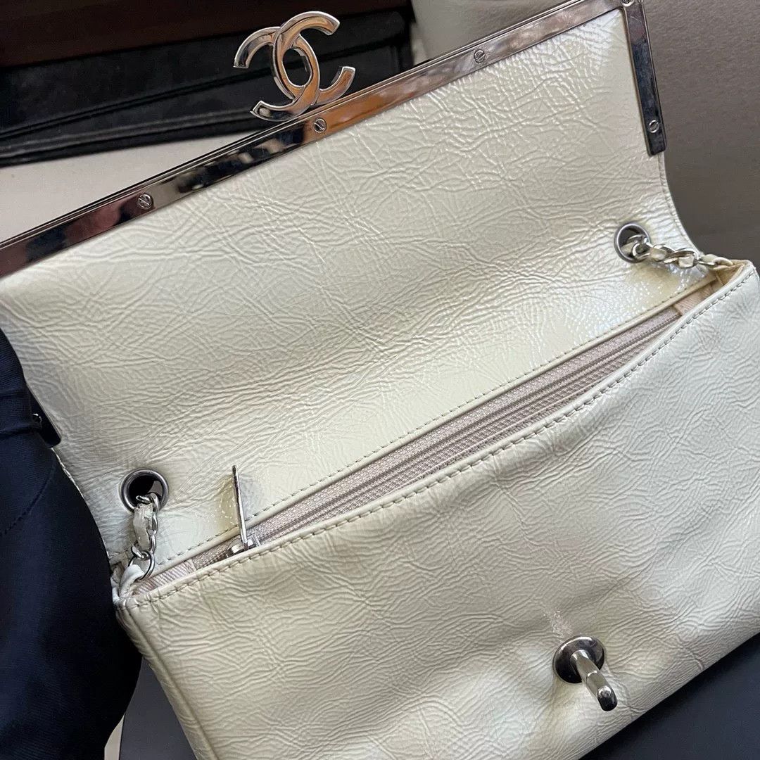 Chanel Pre-loved Bag Very good condition Size ONE SIZE - 9 Thumbnail