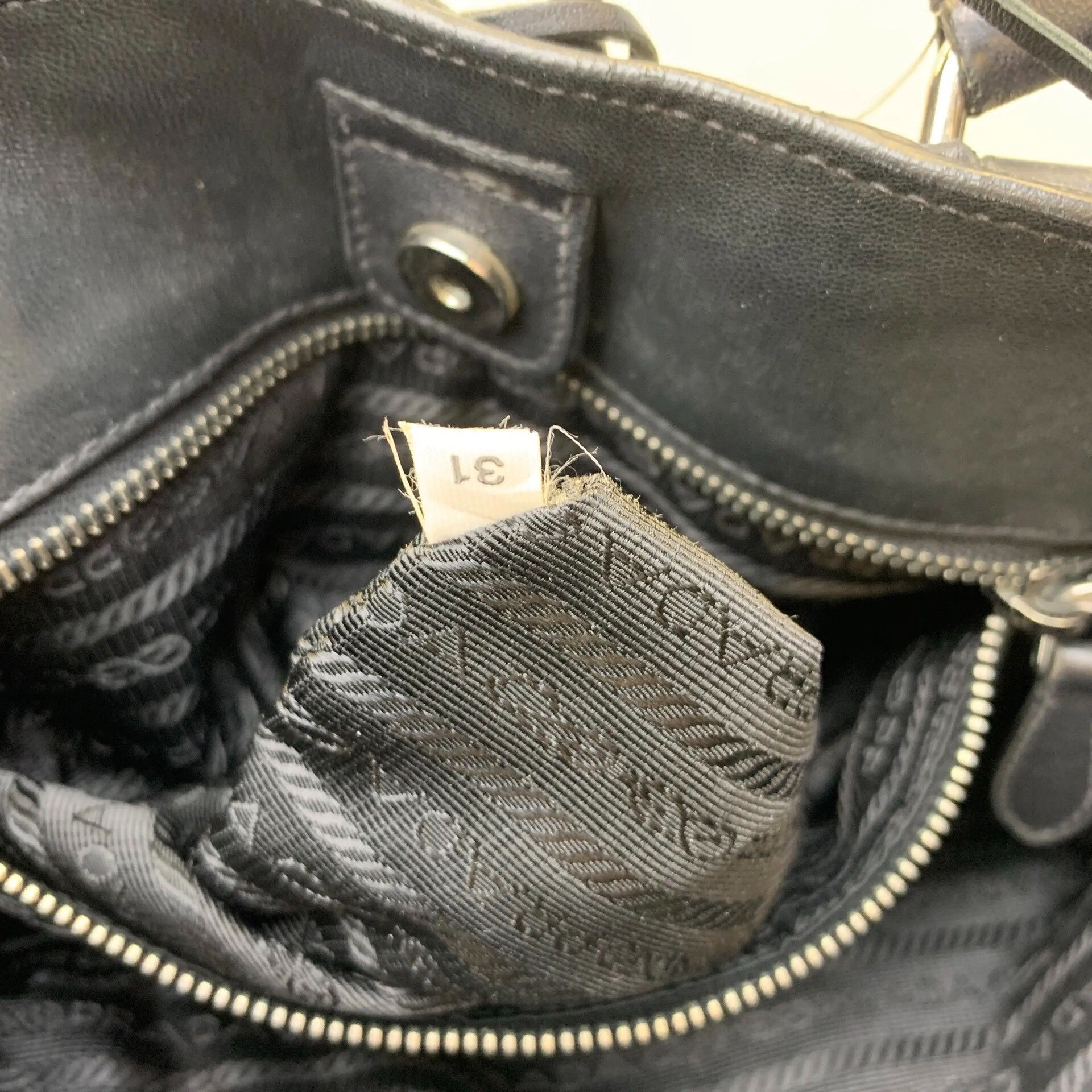 Prada Pre-loved Bag Very good condition Size ONE SIZE - 9 Thumbnail
