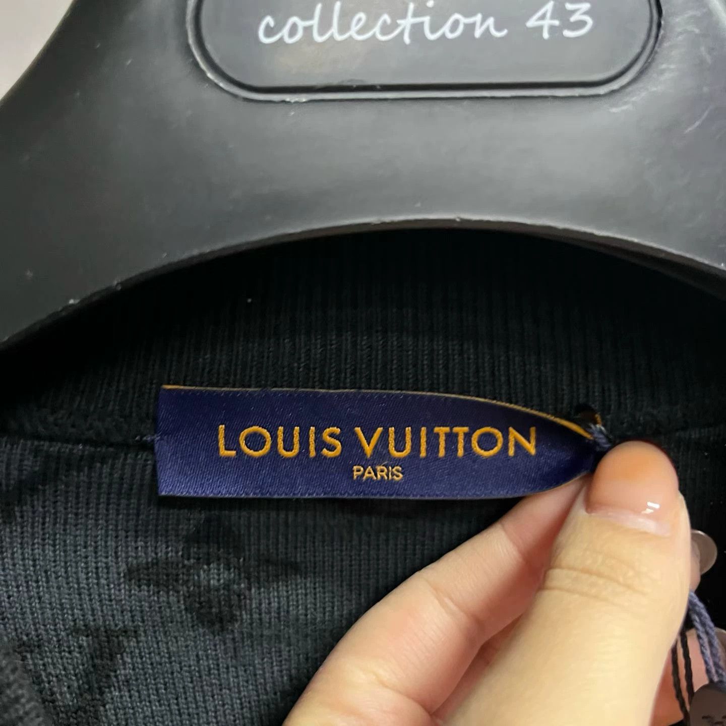 Louis Vuitton Louis Vuitton Printed Graphic Black T-Shirt XXL Women Size XXL / US 16-18 / IT 52-54 - 2 Thumbnail