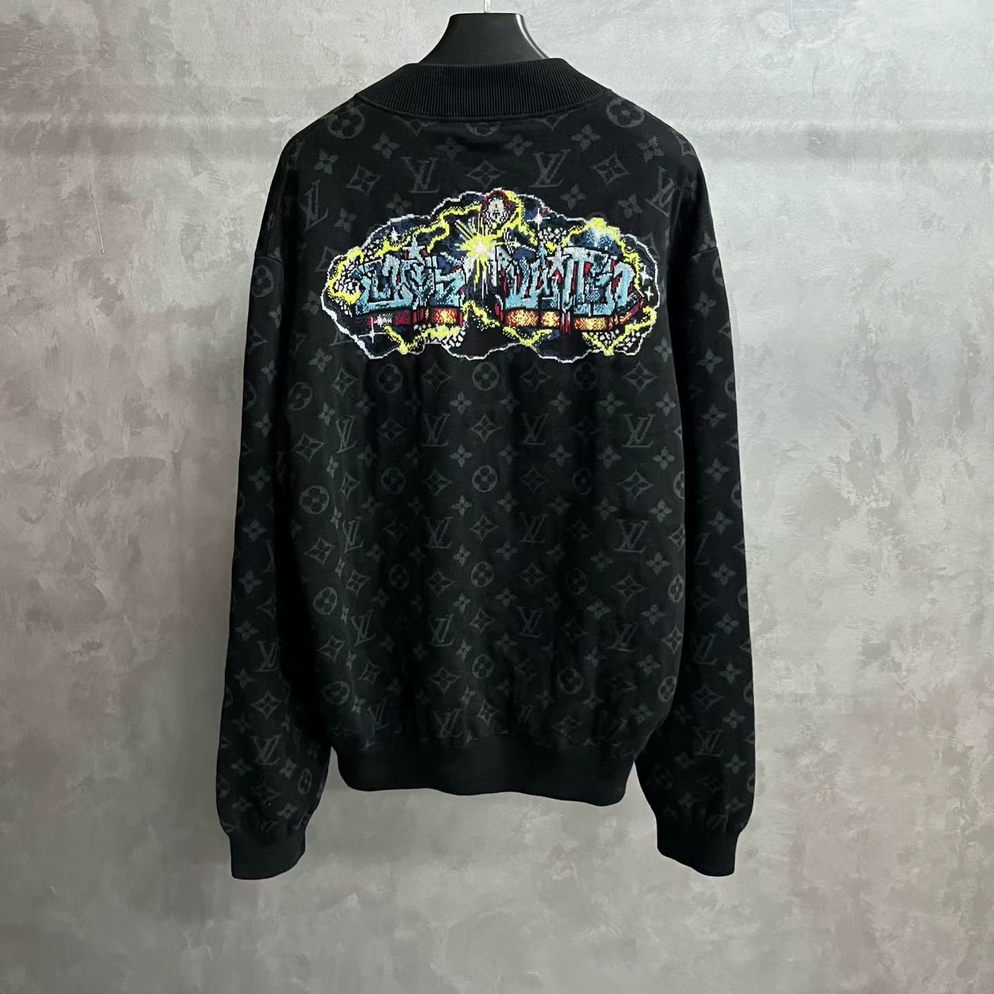 Louis Vuitton Louis Vuitton Printed Graphic Black T-Shirt XXL Women Size XXL / US 16-18 / IT 52-54 - 5 Thumbnail