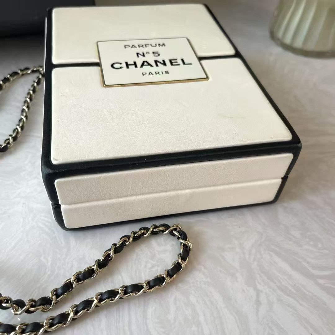 Chanel Pre-loved Bag Very good condition Size ONE SIZE - 4 Thumbnail