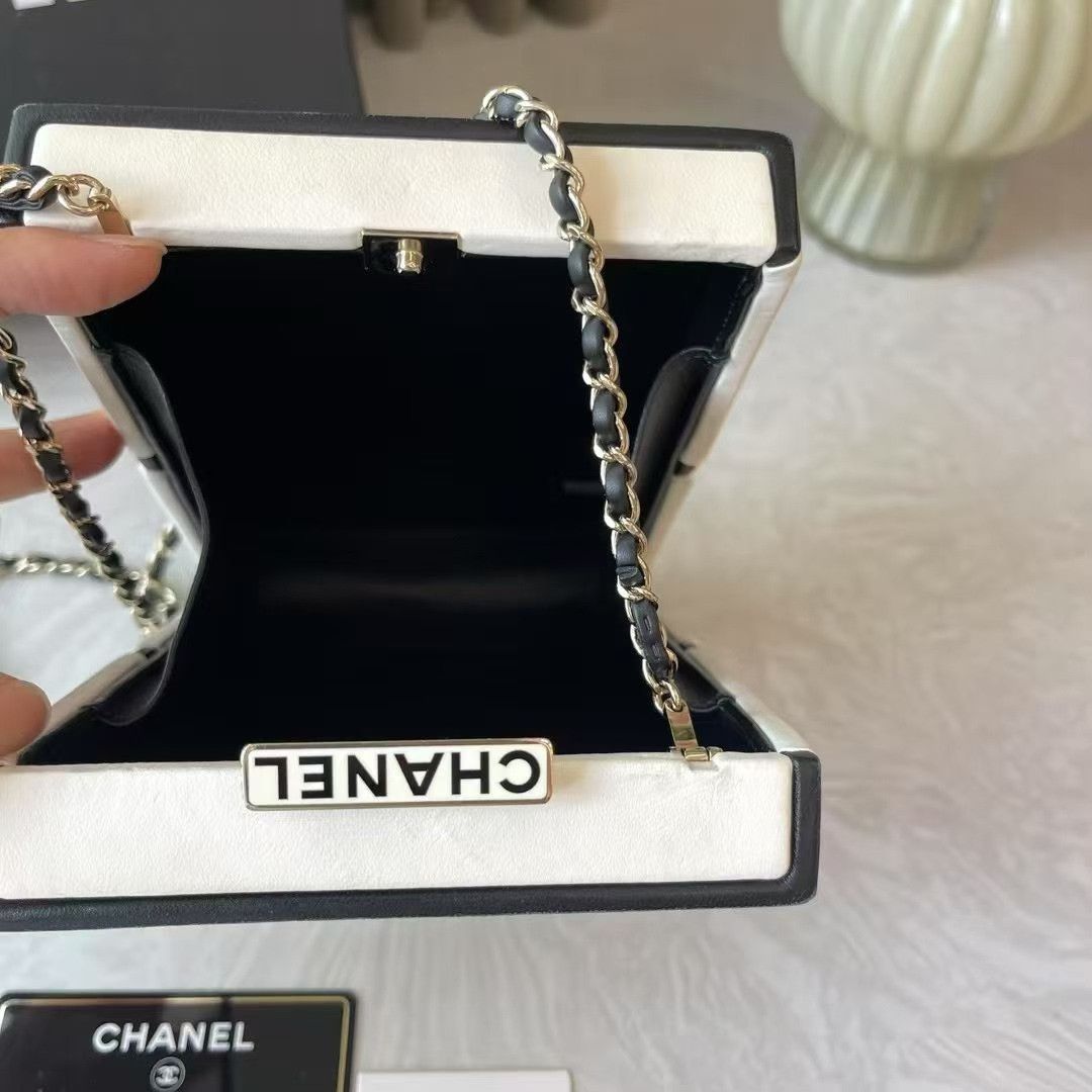 Chanel Pre-loved Bag Very good condition Size ONE SIZE - 7 Thumbnail