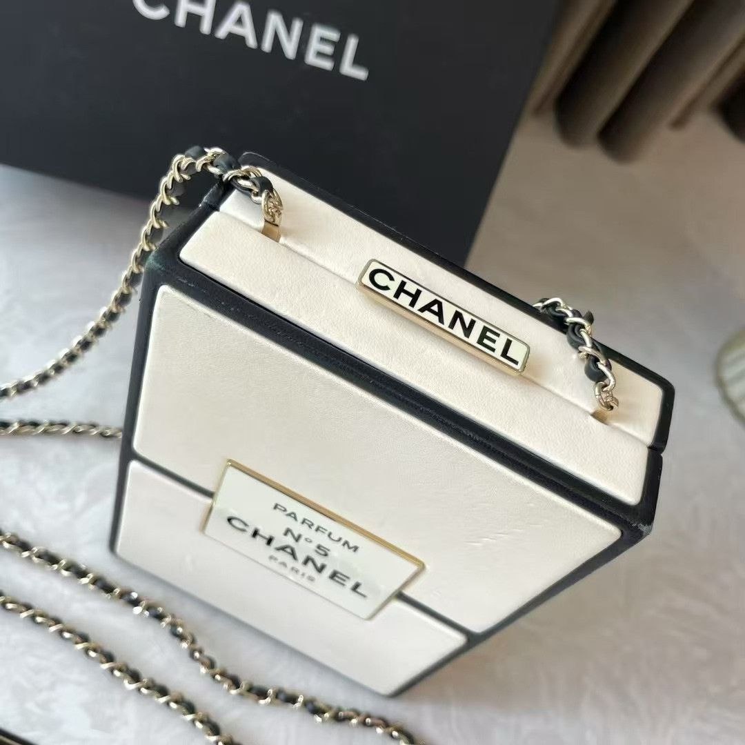 Chanel Pre-loved Bag Very good condition Size ONE SIZE - 2 Thumbnail